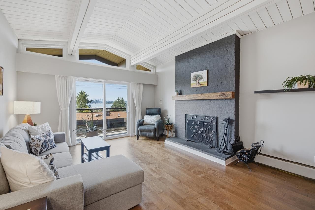 304 - 325 W 3rd Street, North Vancouver