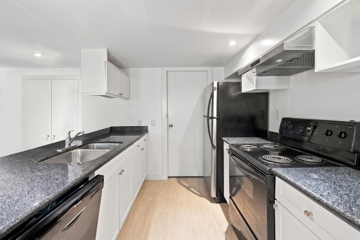 Basement Suite - 2843 W 49th Ave, Vancouver, V6N 3S7 — photo 4