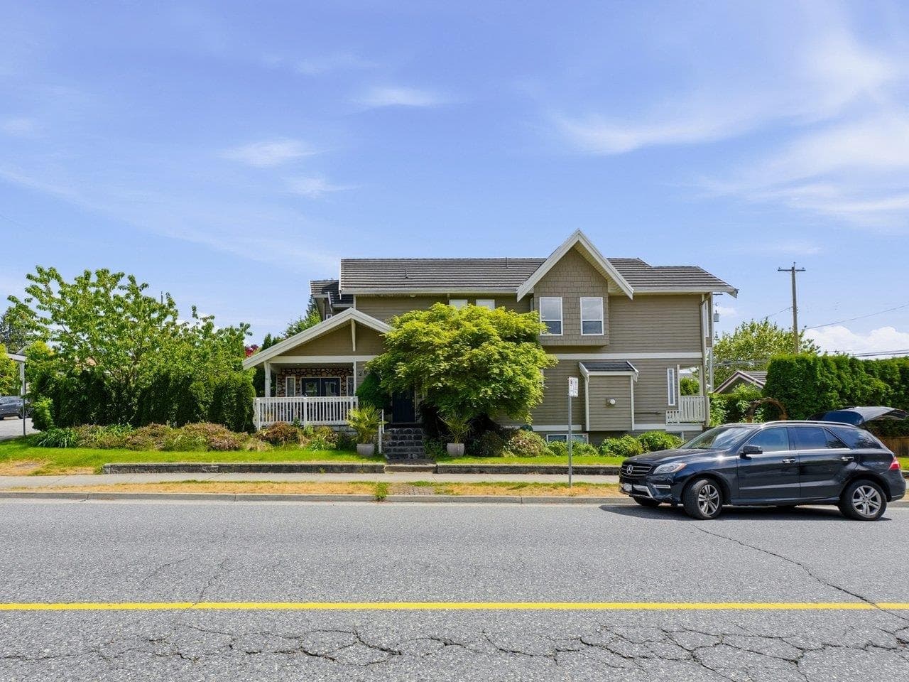 2048 St. Georges Avenue, North Vancouver, V7L 3K2 — photo 1
