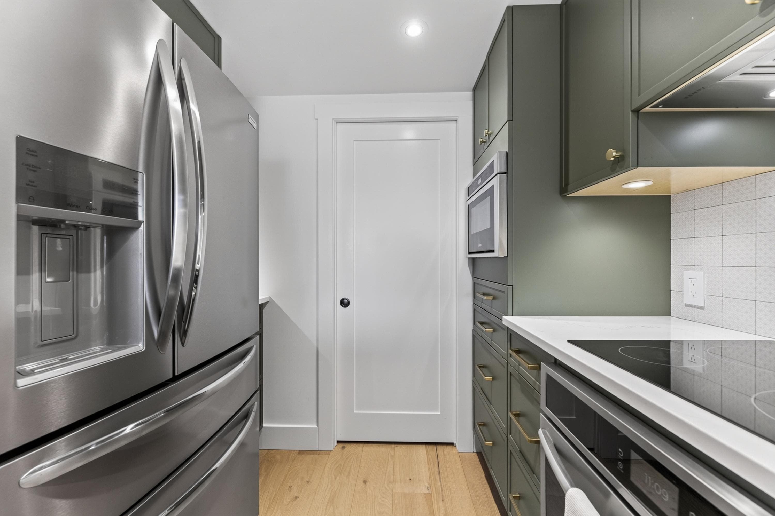 1403 - 290 Newport Drive, Port Moody, V3H 5N2 — photo 5