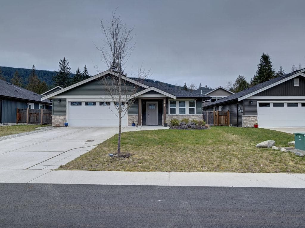 1028 Celia Crescent, Gibsons, V0N 1V7 — photo 1