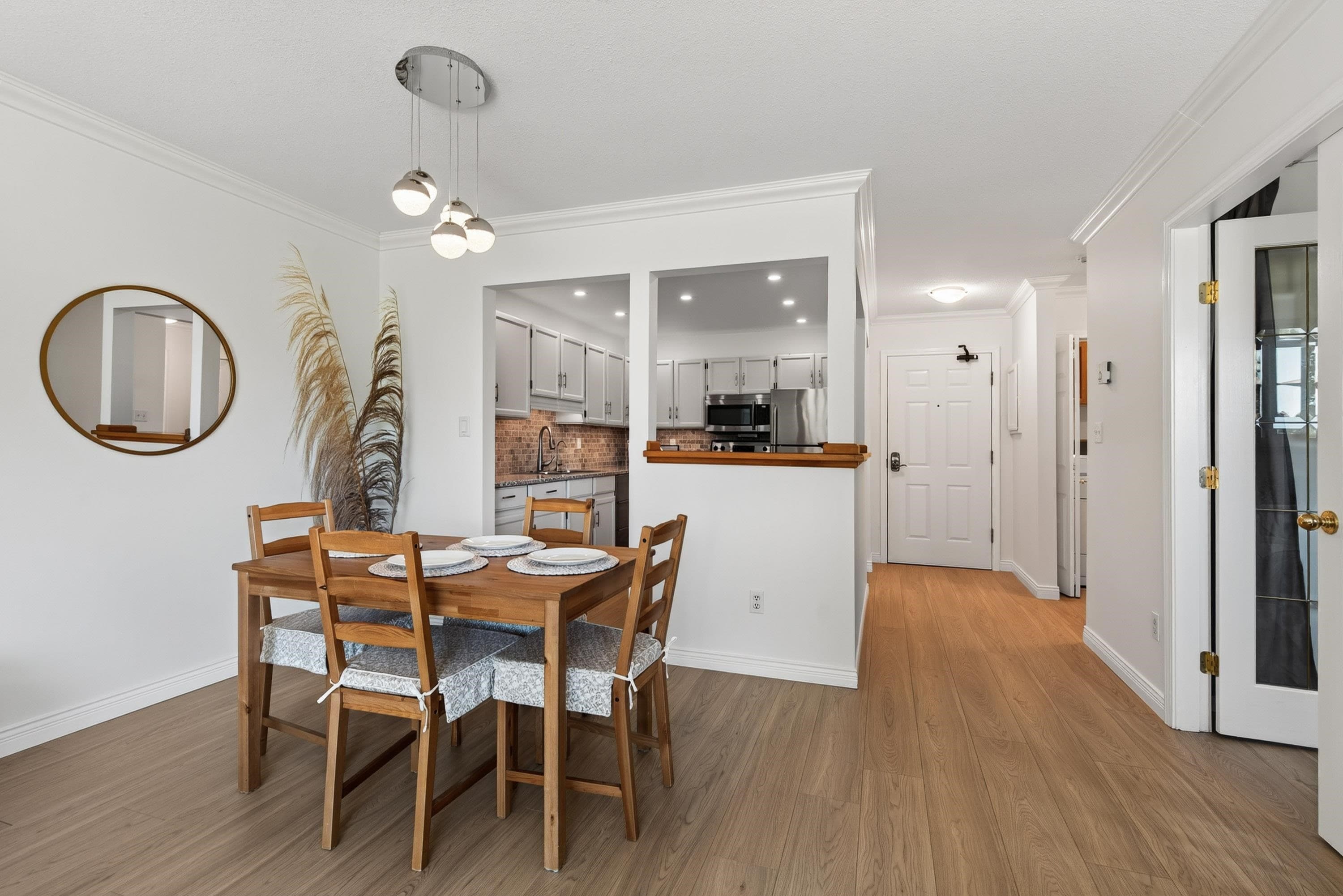 102 - 1350 Vidal Street, White Rock, V4B 5G6 — photo 3