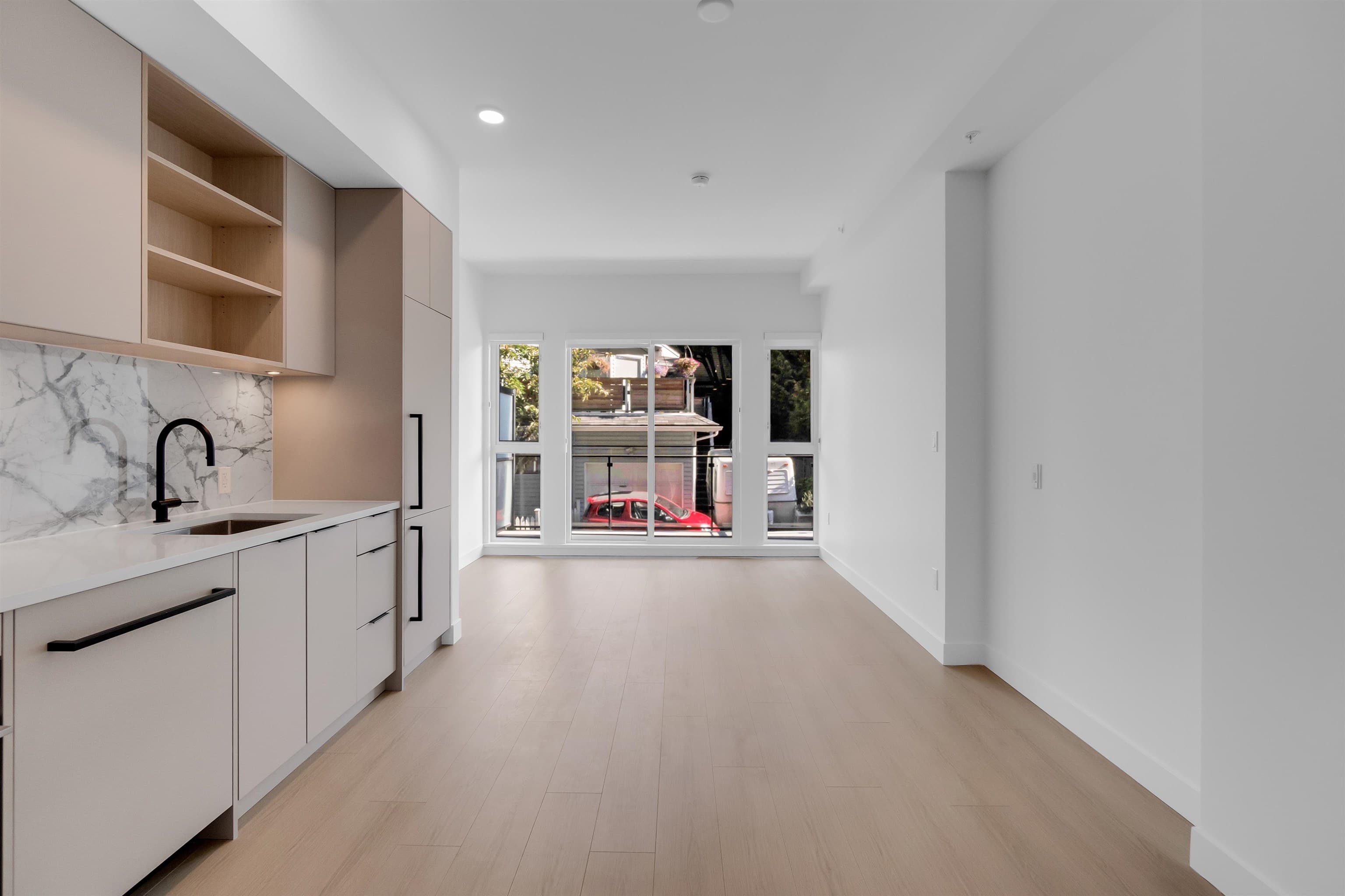 2XX - 422 E 3rd Street, North Vancouver, V7L 0K1 — photo 2