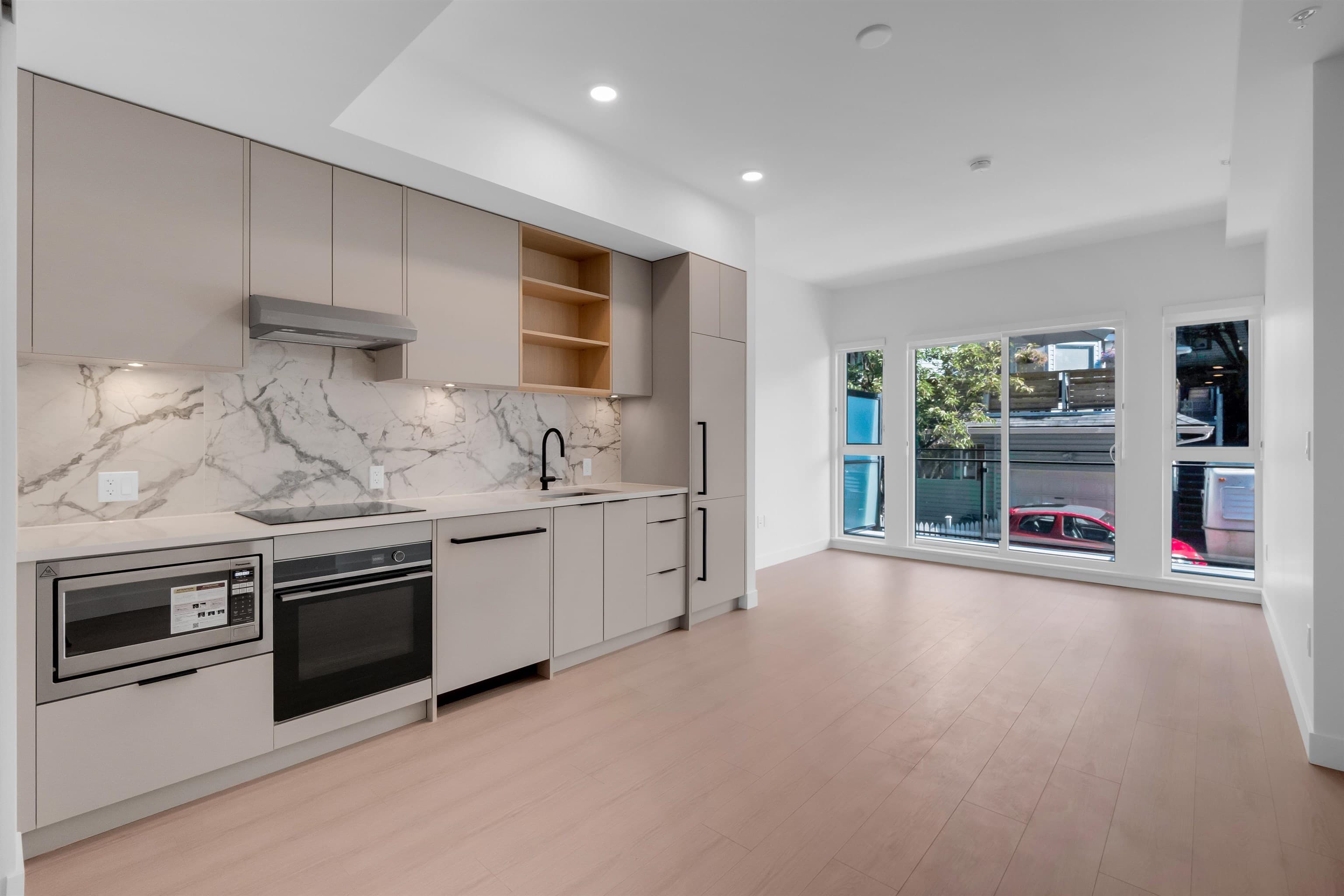 2XX - 422 E 3rd Street, North Vancouver