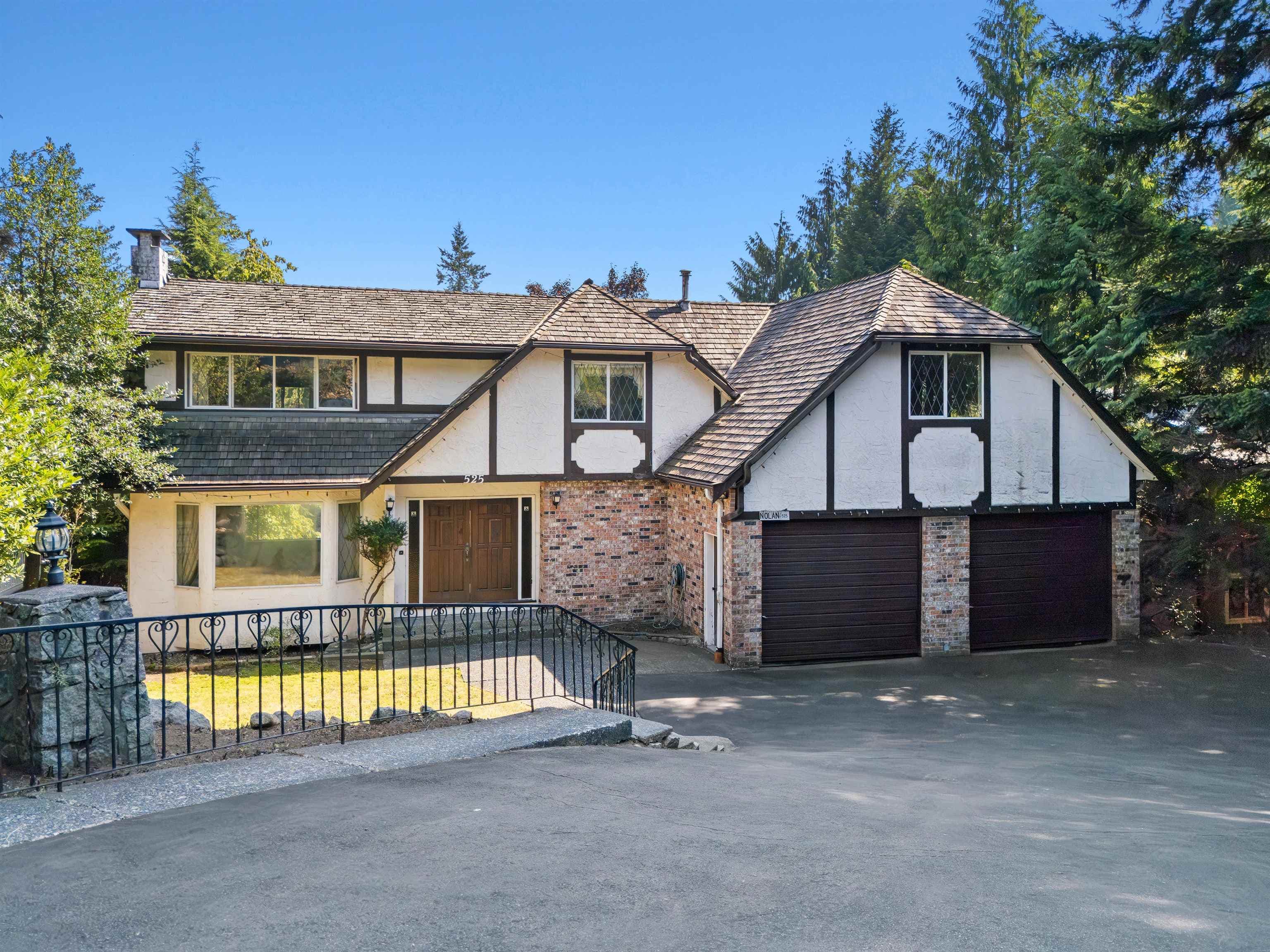525 E Braemar Road, North Vancouver, V7N 4C4 — photo 1