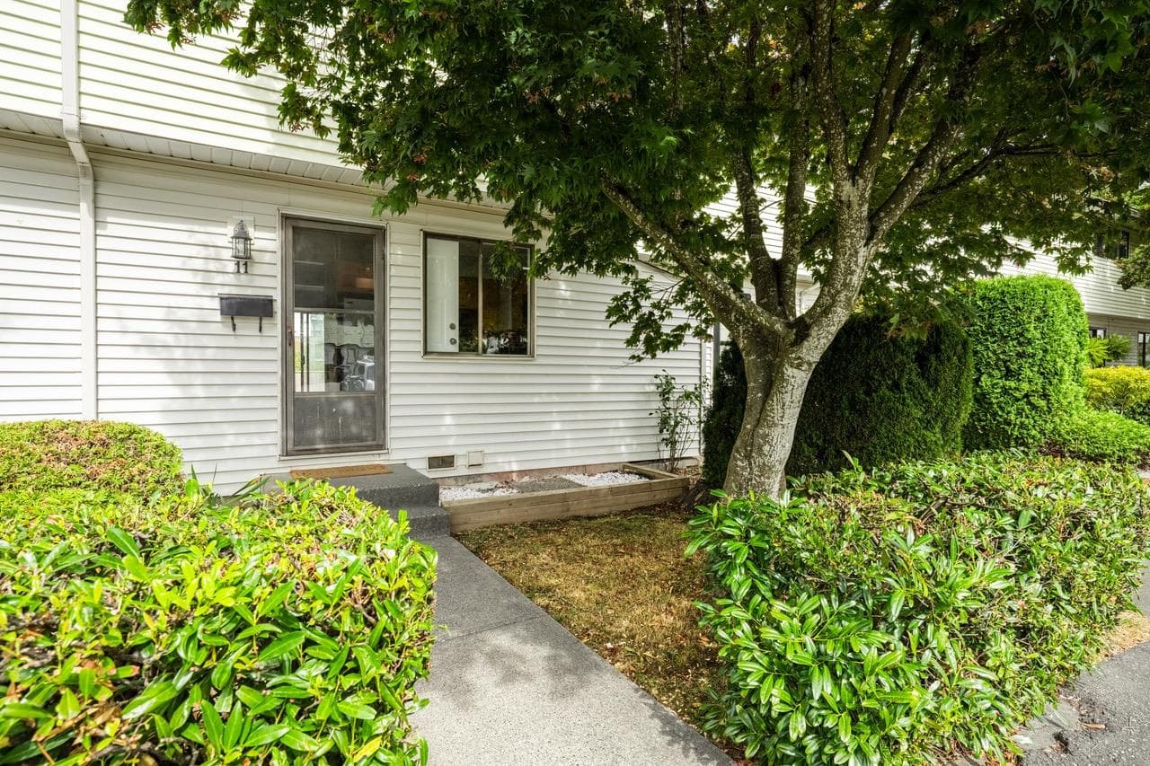 11 - 5351 200 Street, Langley, V3A 1M2 — photo 1