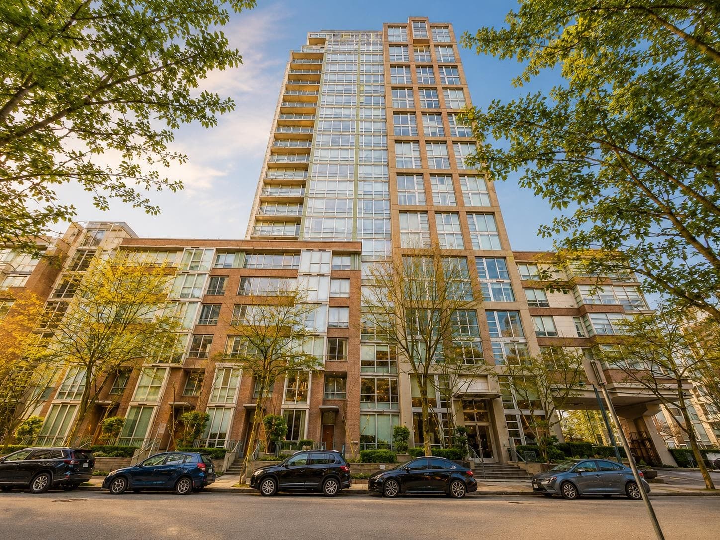 608 - 1228 Marinaside Crescent Street, Vancouver, V6Z 2W4 — photo 2