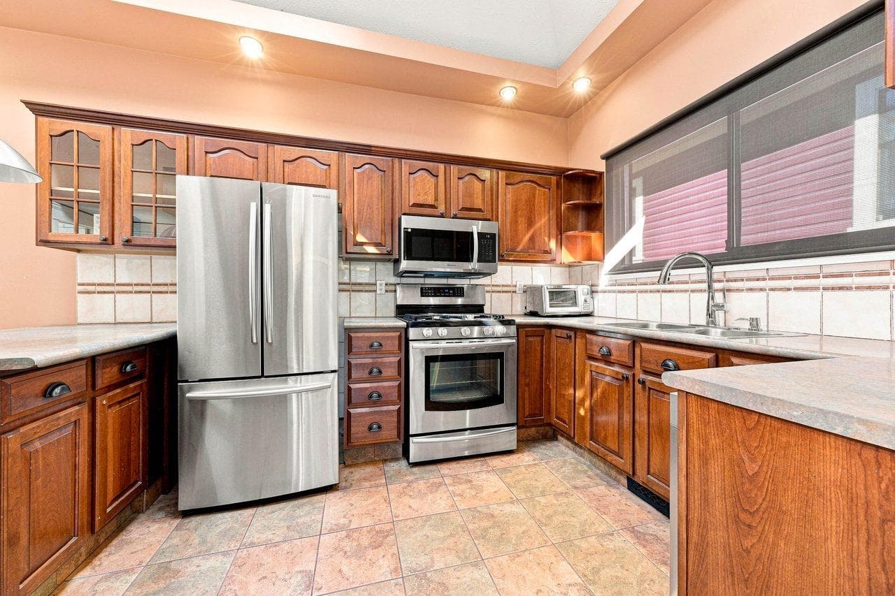 223 Manitoba Street, New Westminster, V3L 1J3 — photo 2