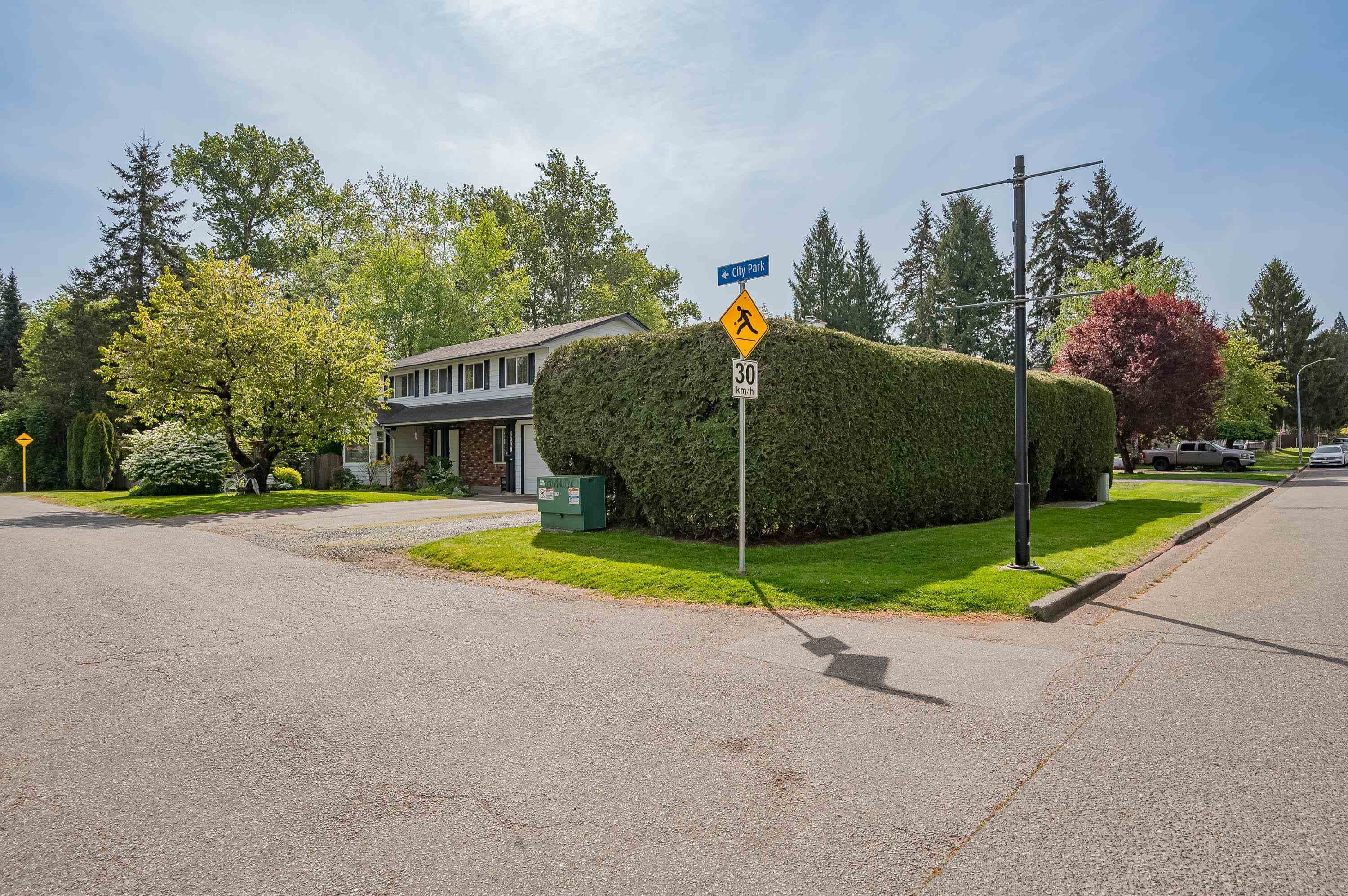 4898 205a Street, Langley, V3A 5R1 — photo 3
