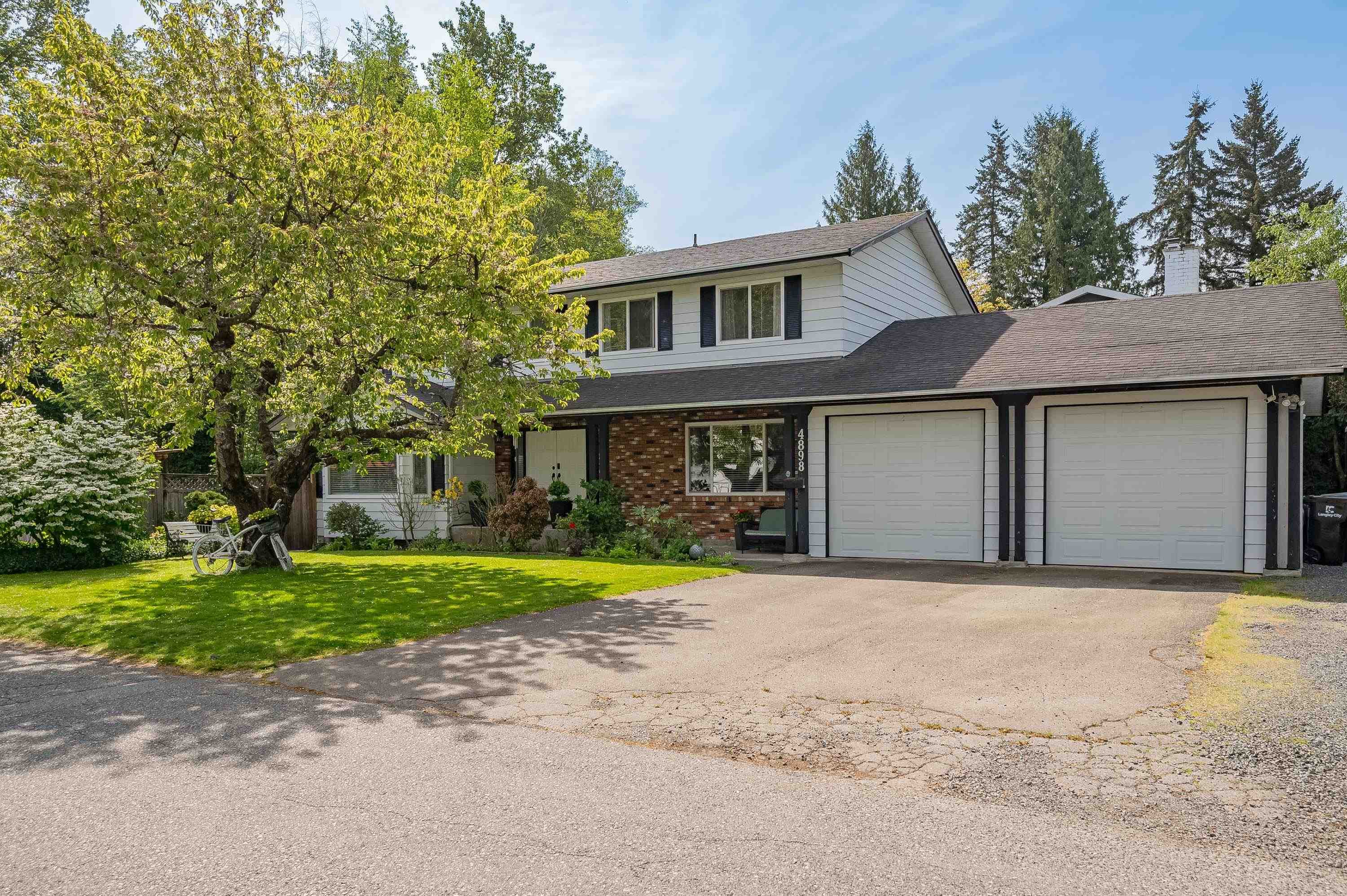 4898 205a Street, Langley, V3A 5R1 — photo 1