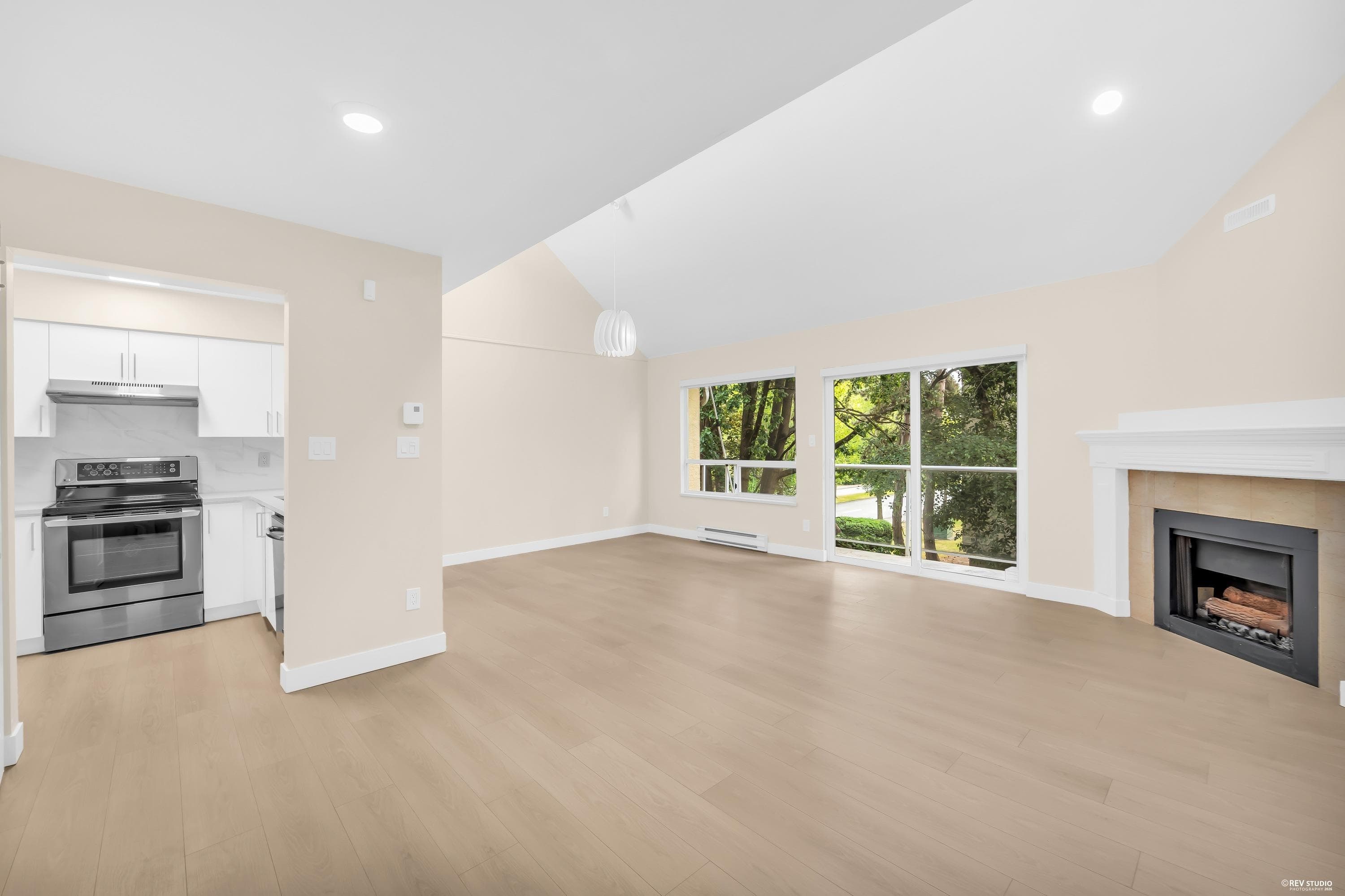 302 - 8600 Westminster Highway, Richmond, V6X 1A8 — photo 2