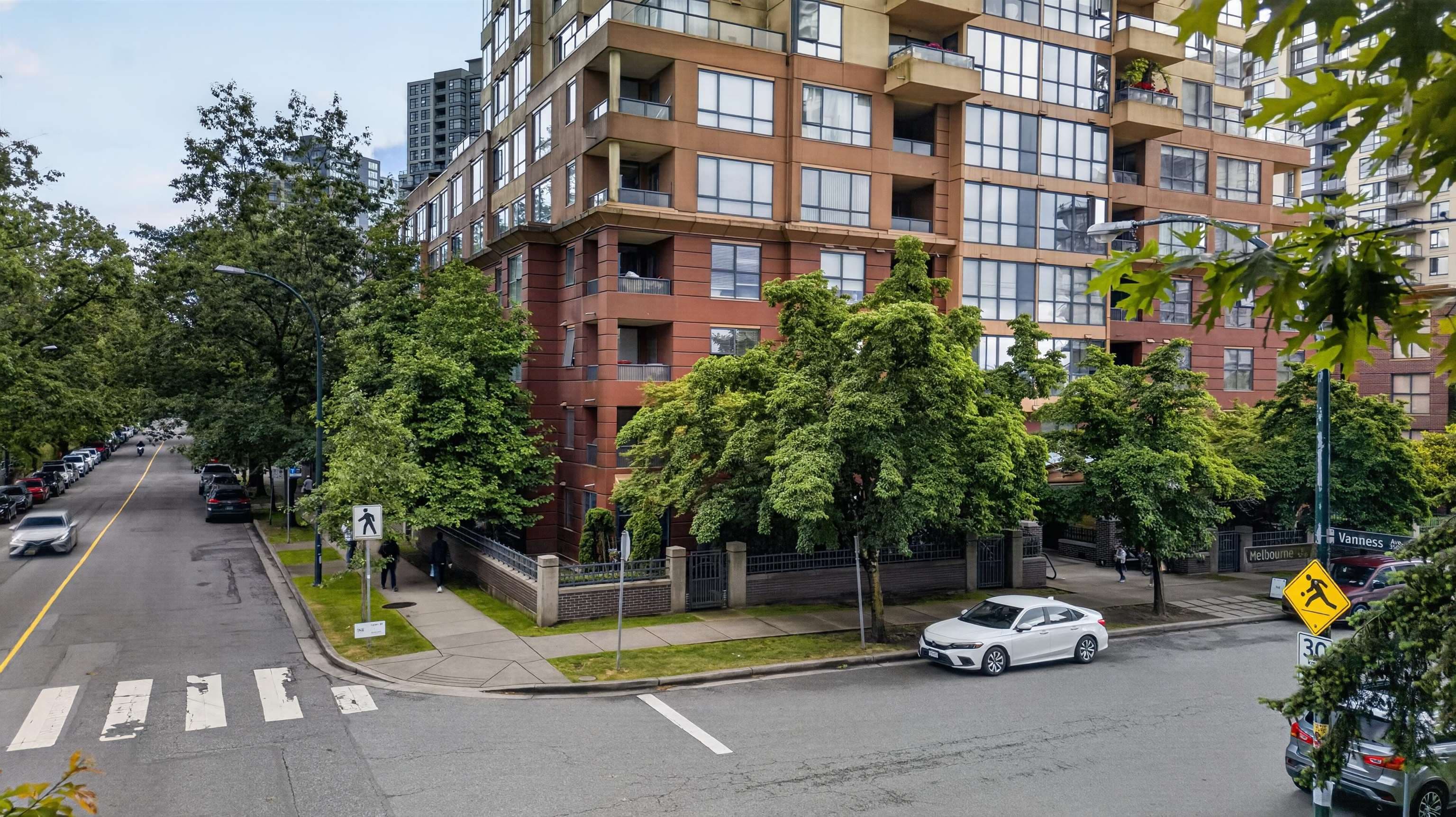 208 - 5288 Melbourne Street, Vancouver, V5R 6E6 — photo 4