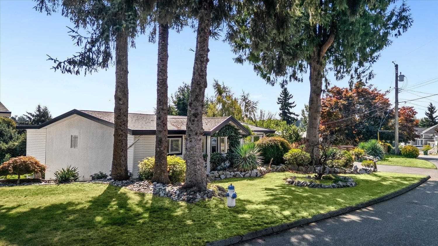 2034 Majestic Crescent, Abbotsford, V2T 3G1 — photo 2
