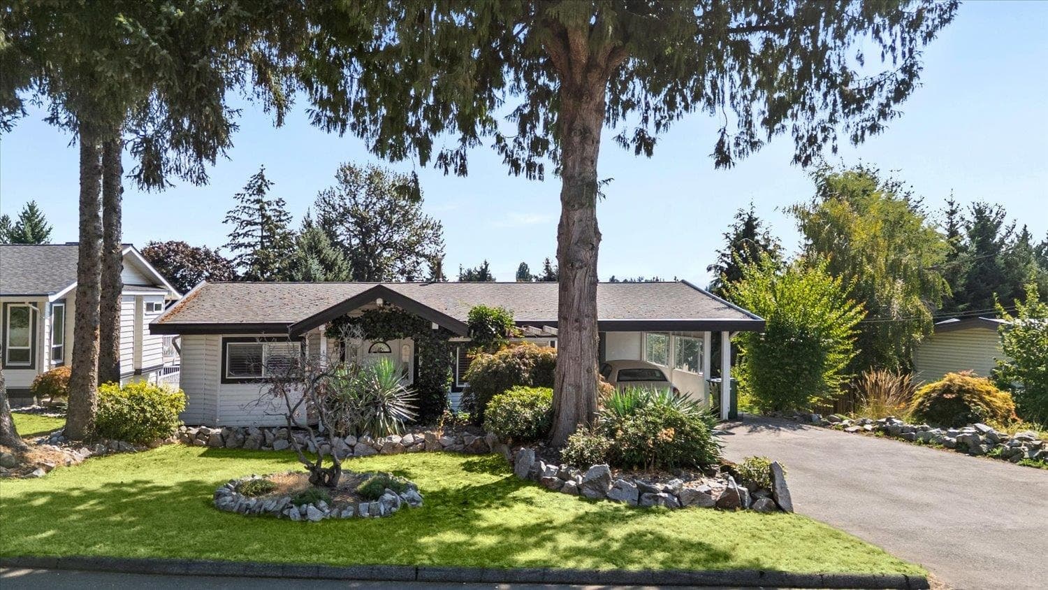 2034 Majestic Crescent, Abbotsford, V2T 3G1 — photo 1