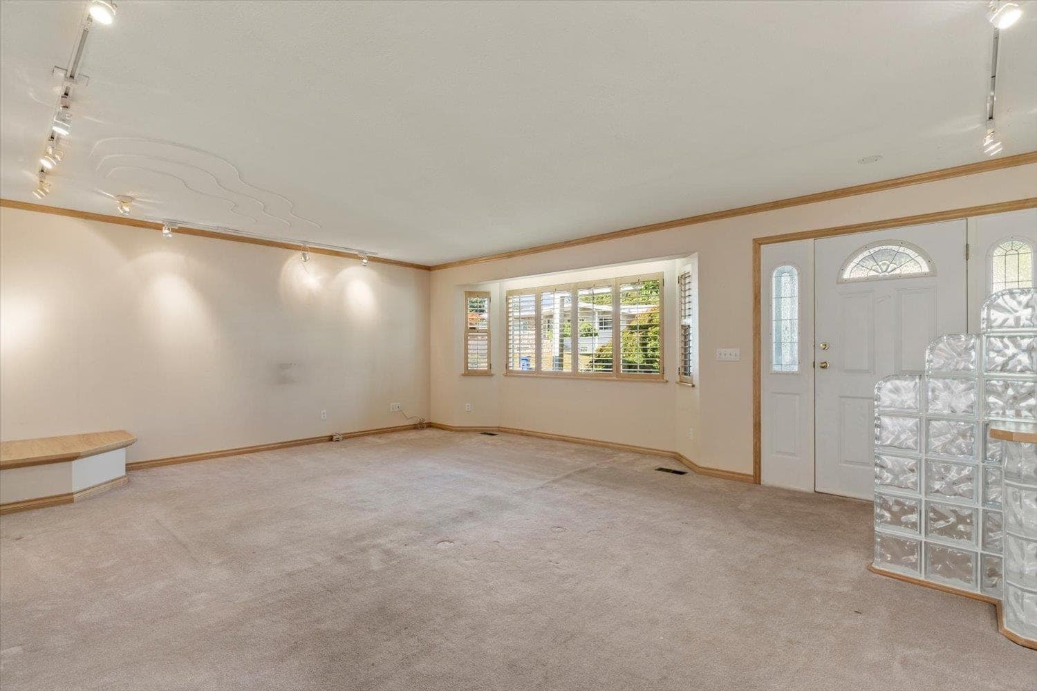 2034 Majestic Crescent, Abbotsford, V2T 3G1 — photo 5
