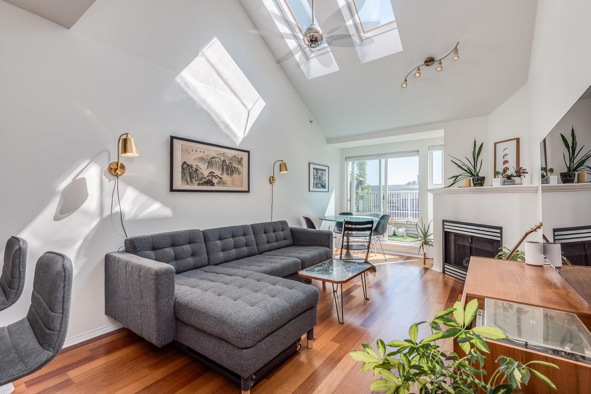 404 - 3939 Hastings Street, Burnaby