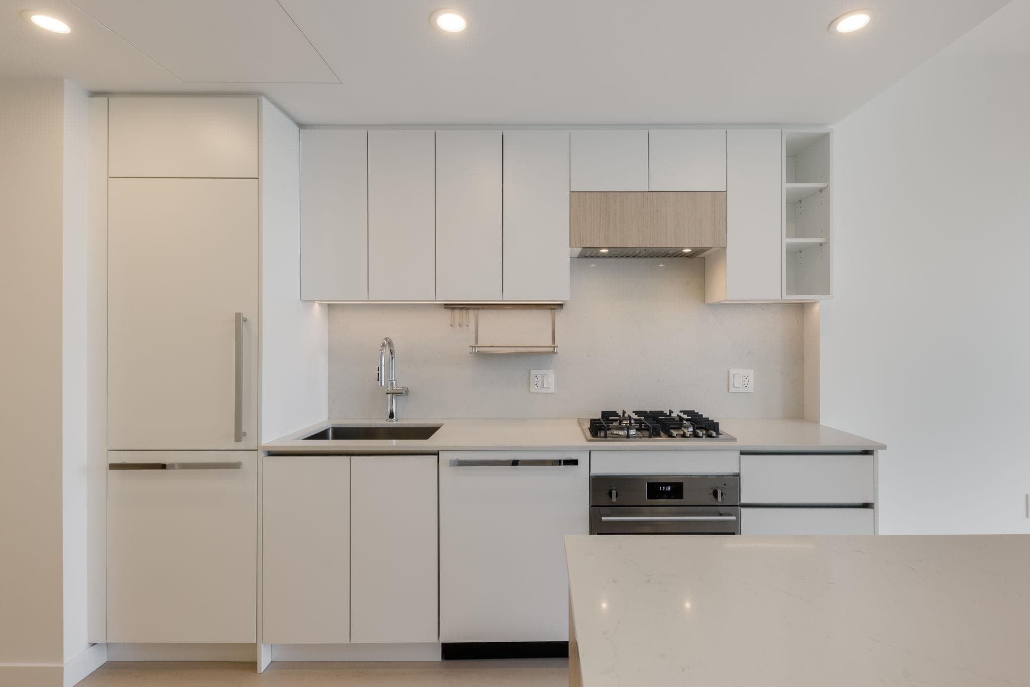 3402 - 13573 98a Avenue, Surrey, V3T 0X1 — photo 2
