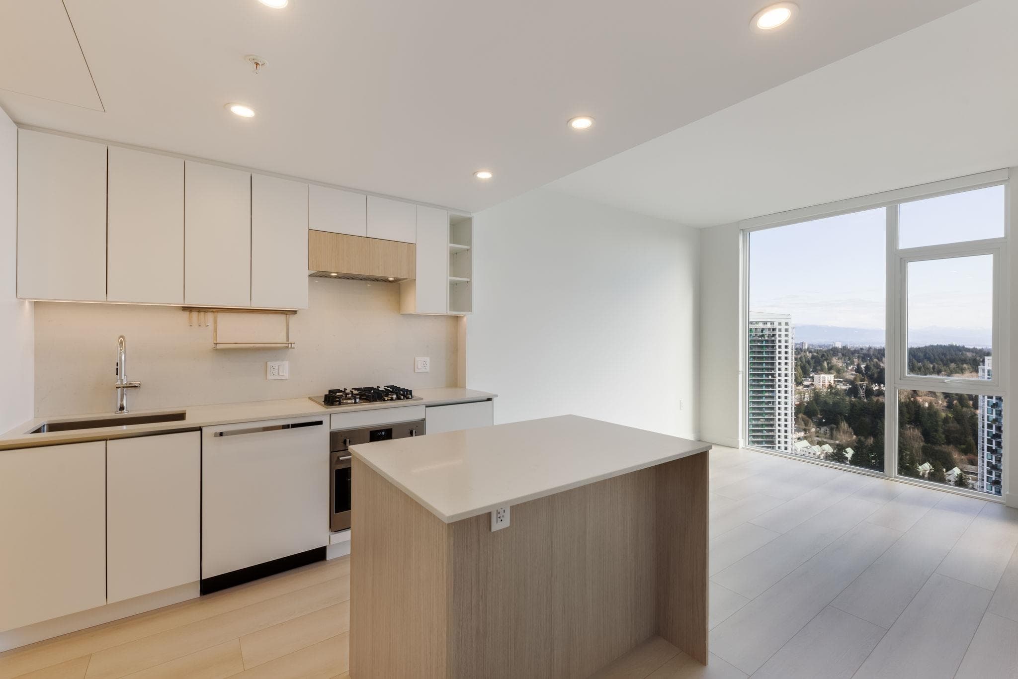 3402 - 13573 98a Avenue, Surrey, V3T 0X1 — photo 1