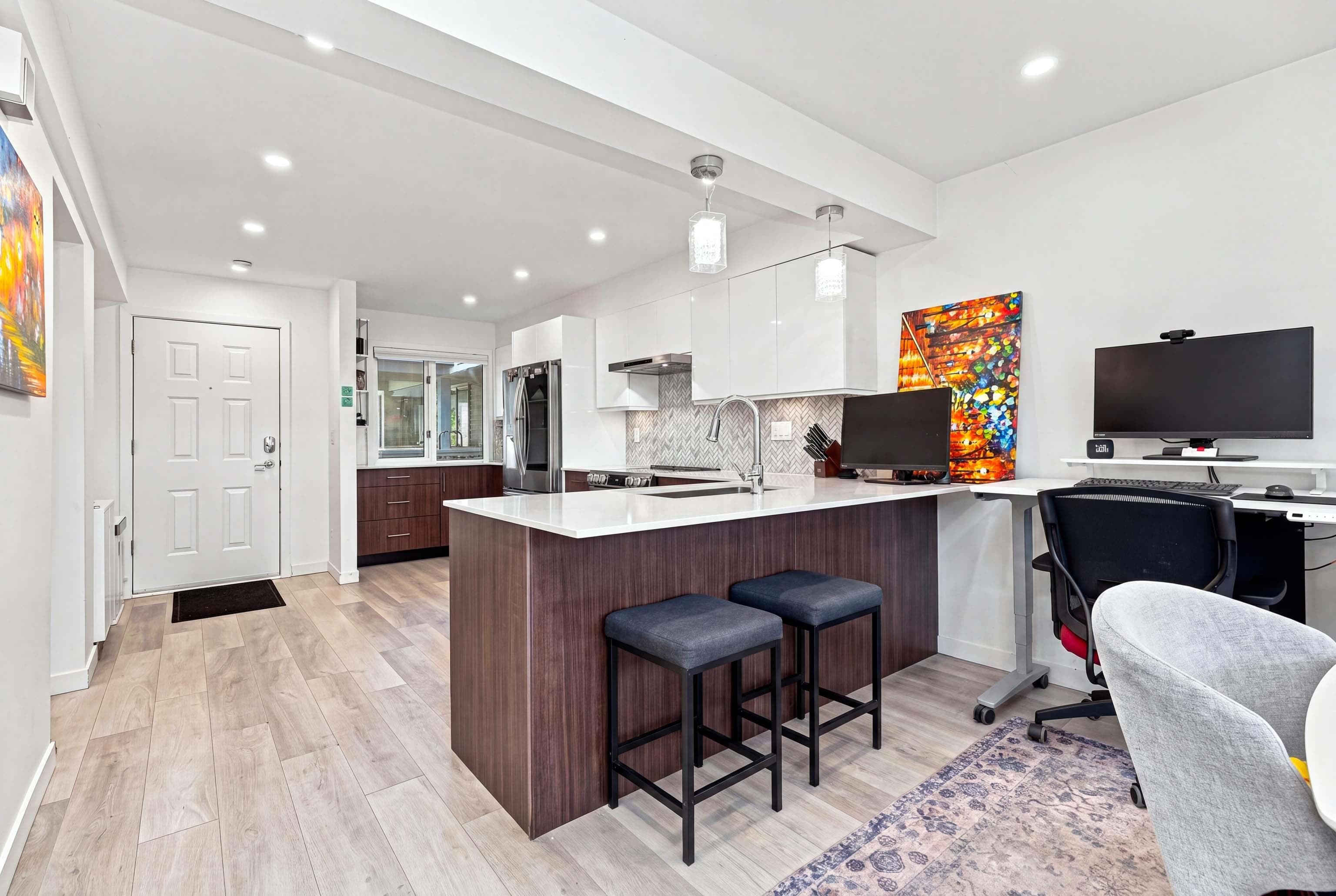 203 - 1513 Bowser Avenue, North Vancouver, V7P 2Y4 — photo 2