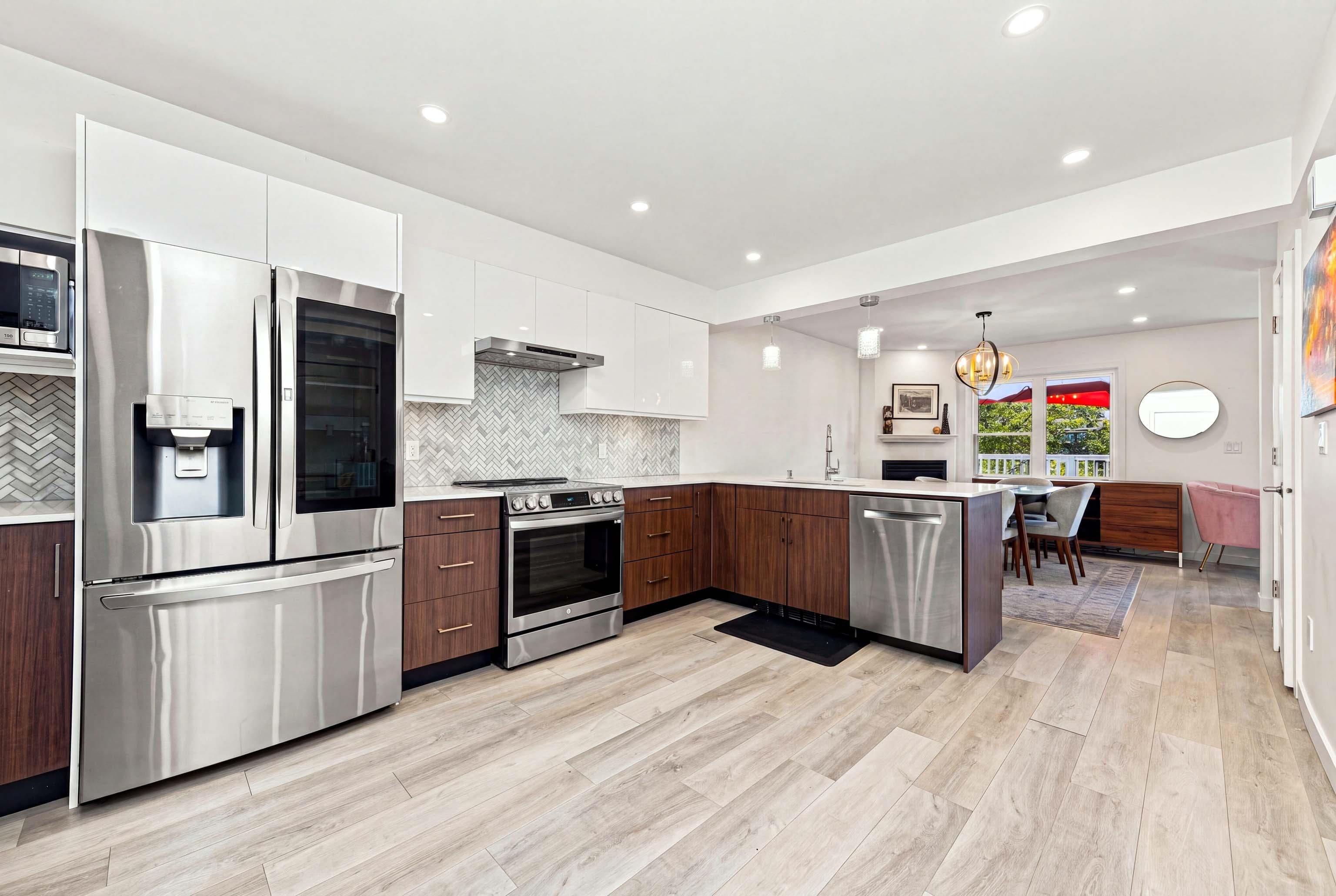 203 - 1513 Bowser Avenue, North Vancouver, V7P 2Y4 — photo 1