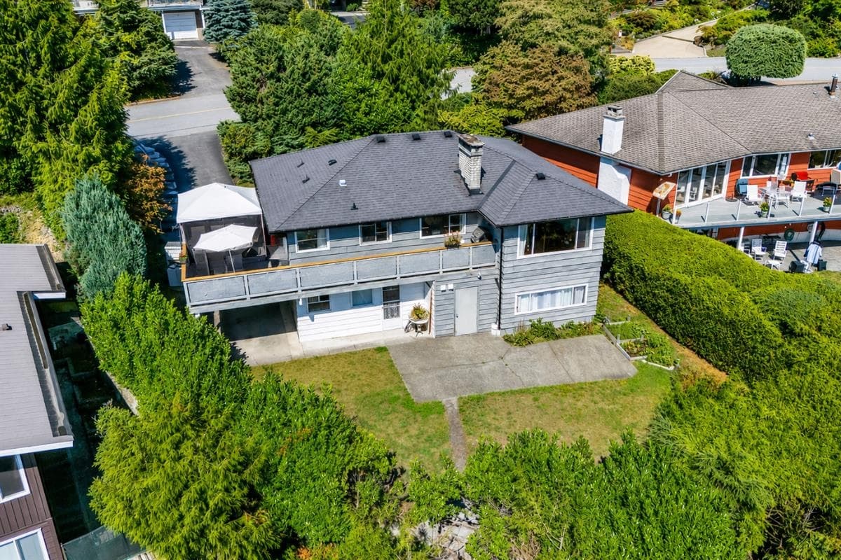 403 Newdale Court, North Vancouver, V7N 3H3 — photo 1