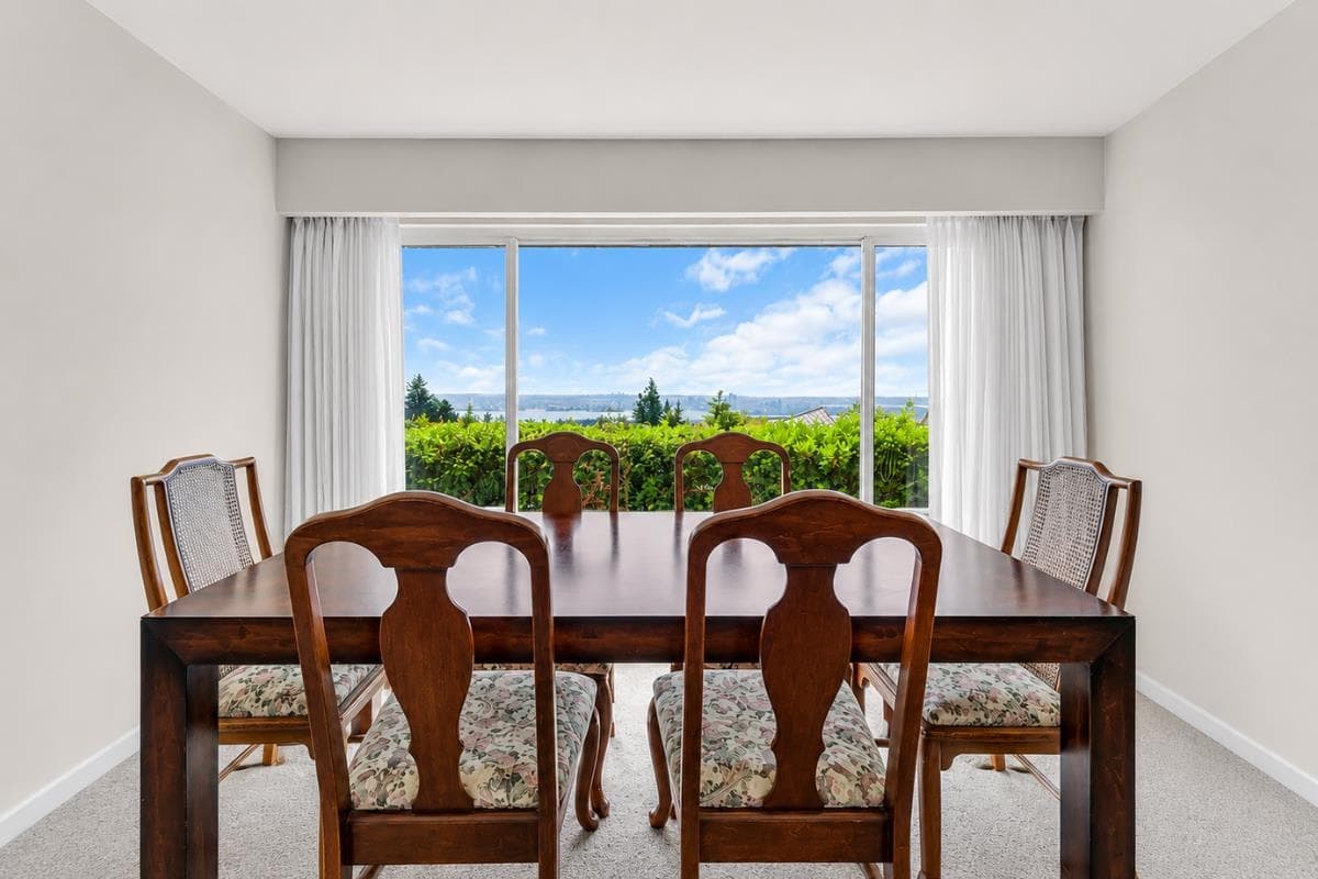 403 Newdale Court, North Vancouver, V7N 3H3 — photo 5