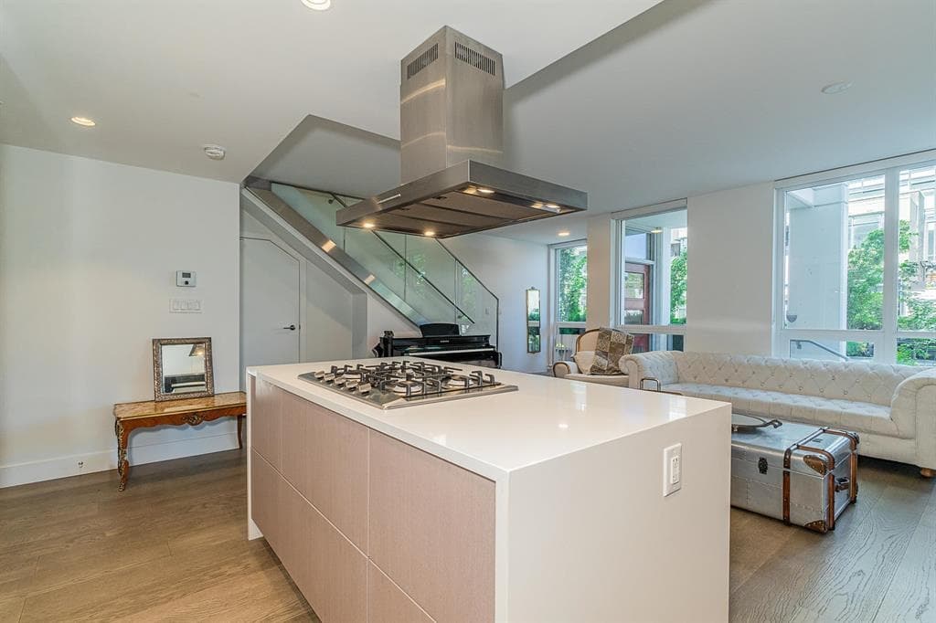 2025 Curling Road, North Vancouver, V7P 0E1 — photo 2
