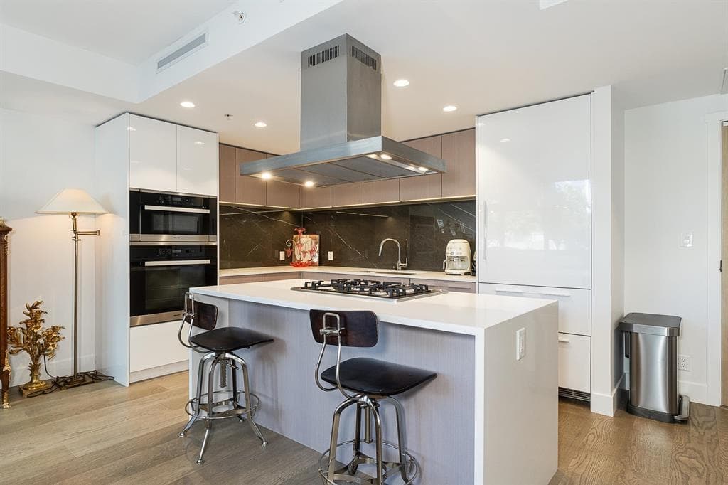 2025 Curling Road, North Vancouver