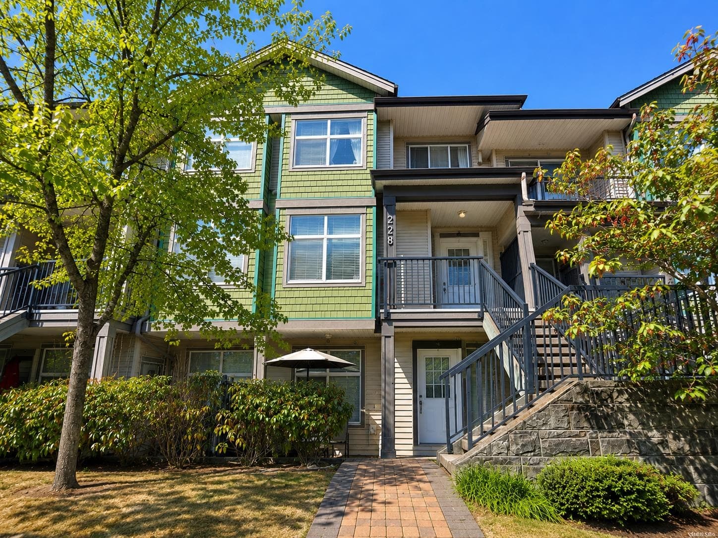 228 - 7333 16th Avenue, Burnaby