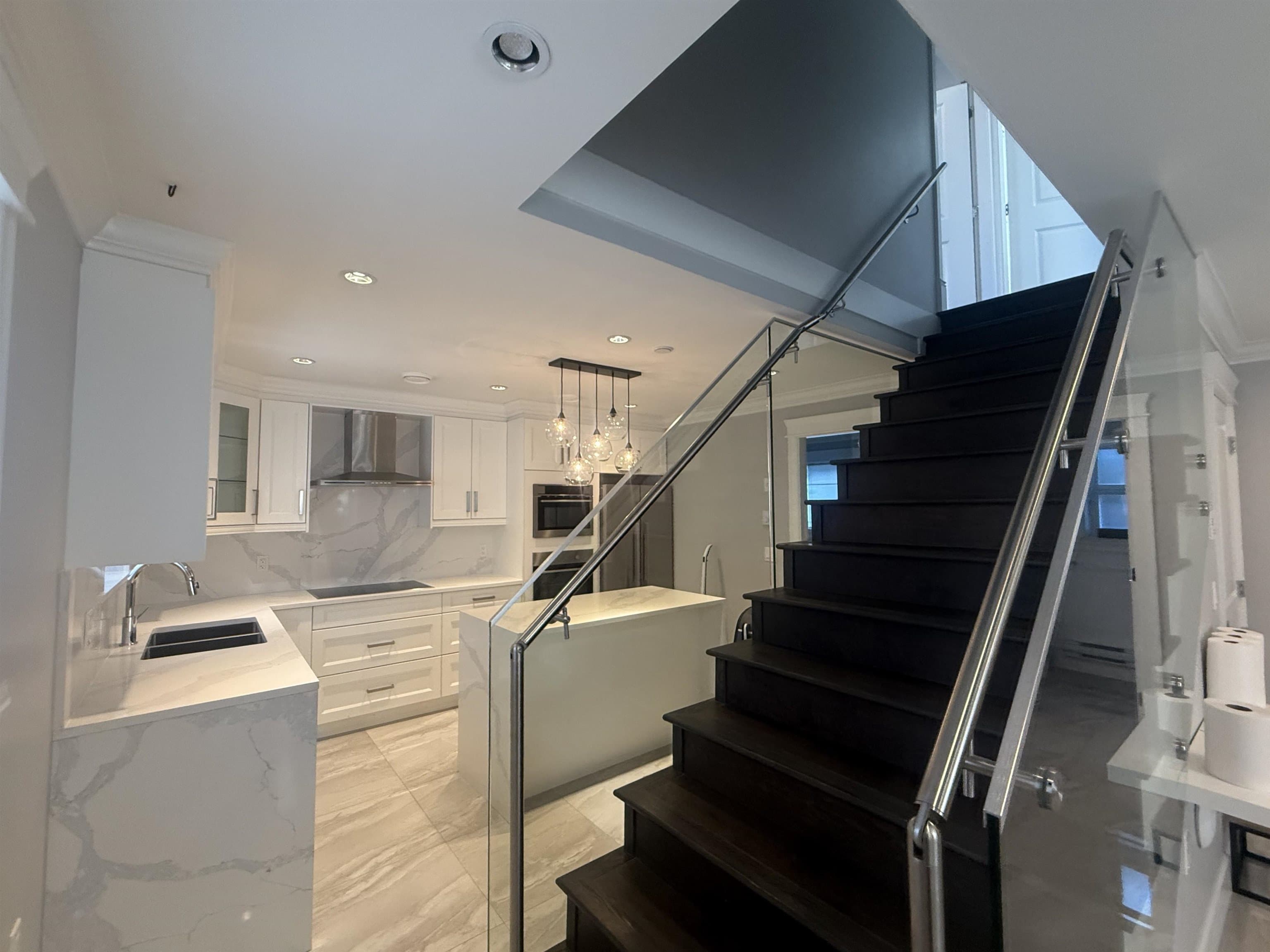 59 Falaise Place, Vancouver, V5M 4C2 — photo 3