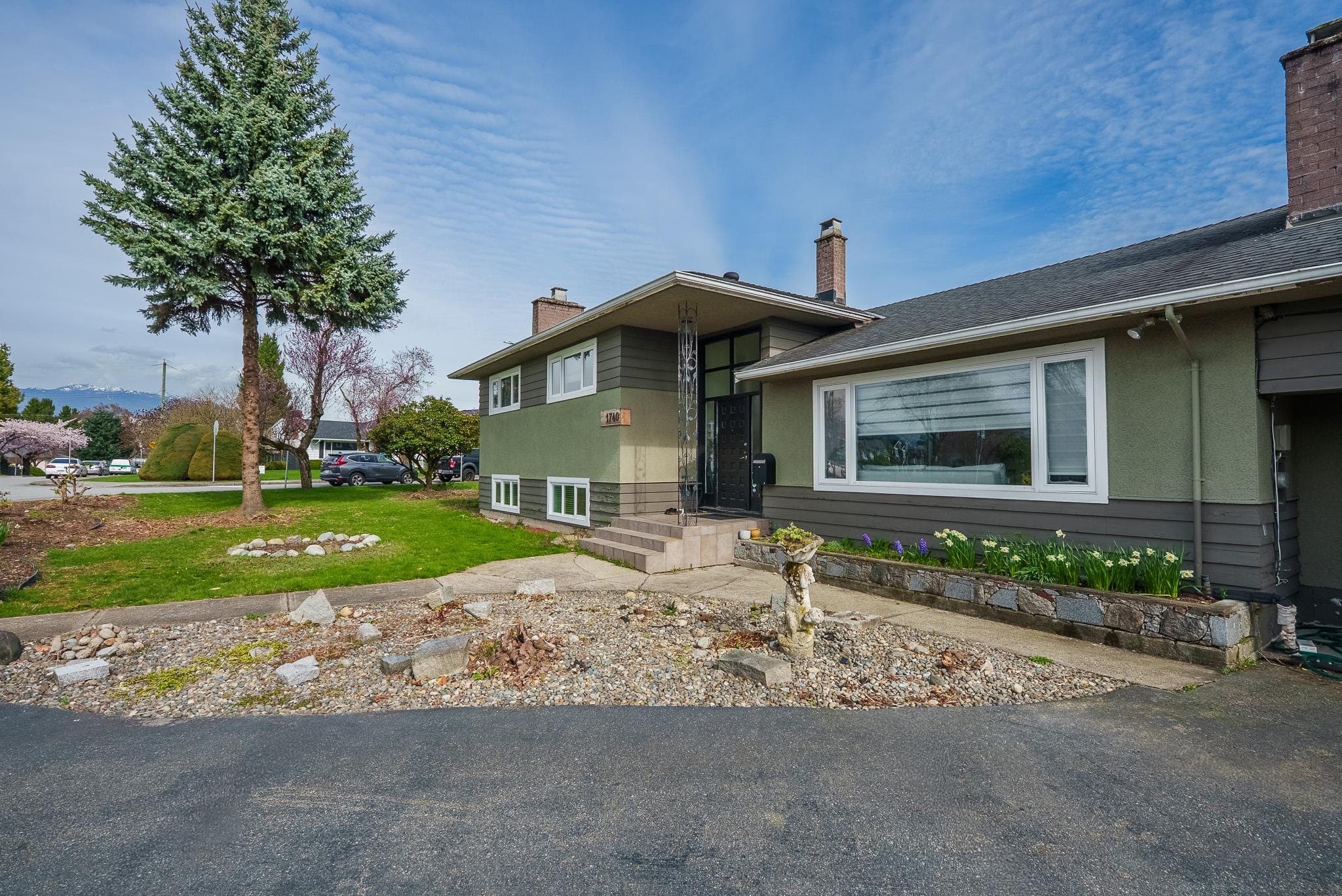 1740 Beta Avenue, Burnaby, V5C 5M7 — photo 3