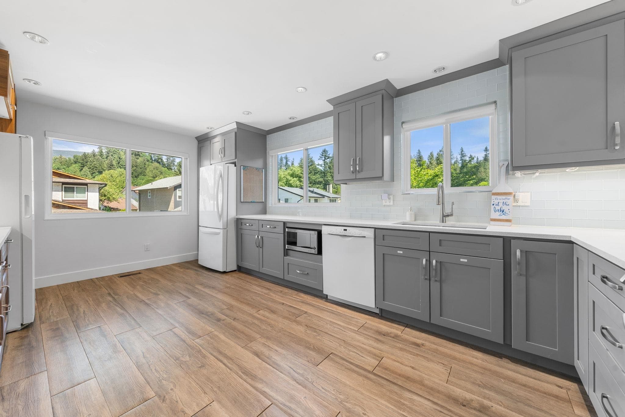1231 River Drive, Coquitlam, V3E 1N7 — photo 3