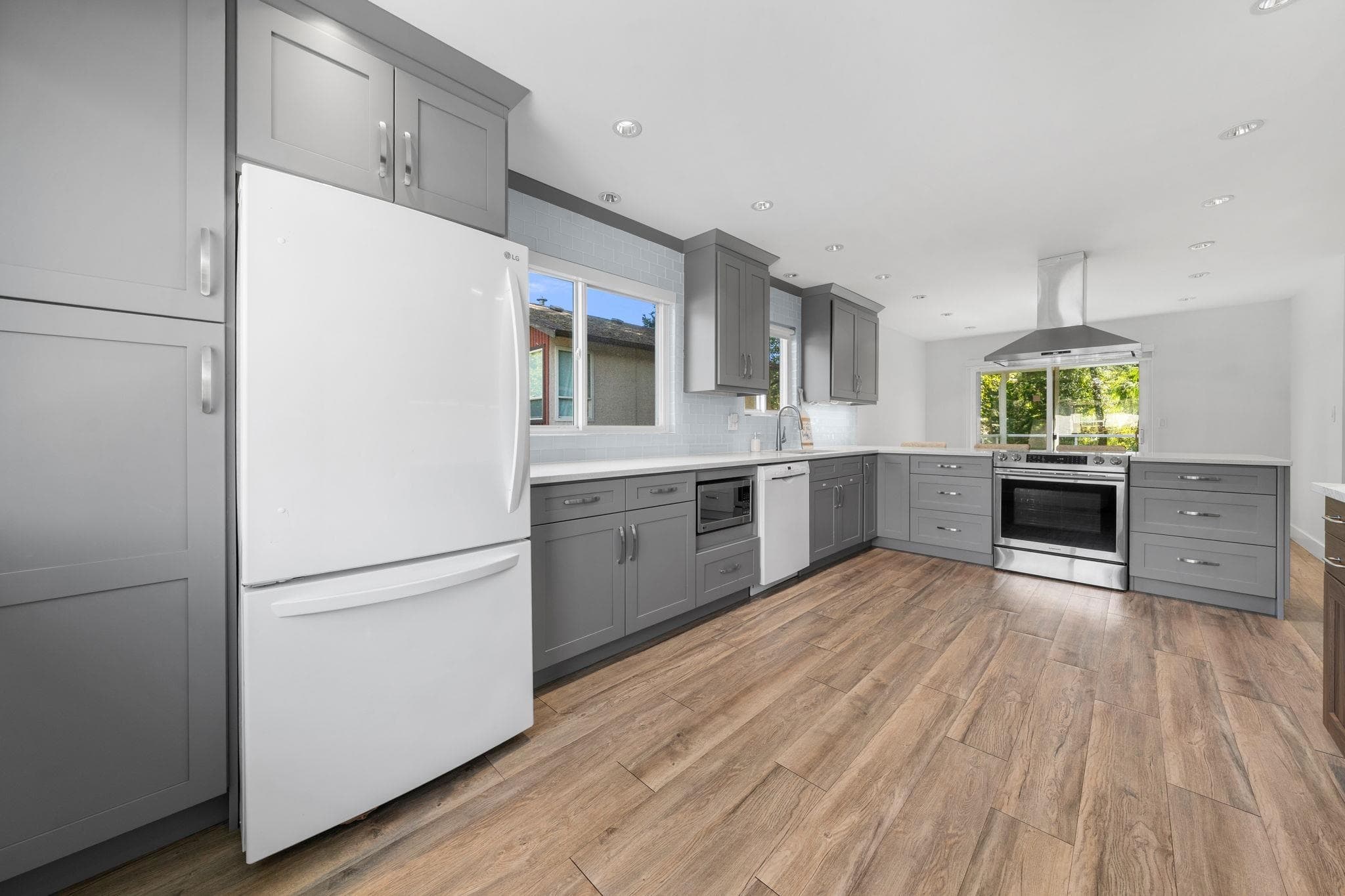 1231 River Drive, Coquitlam, V3E 1N7 — photo 4