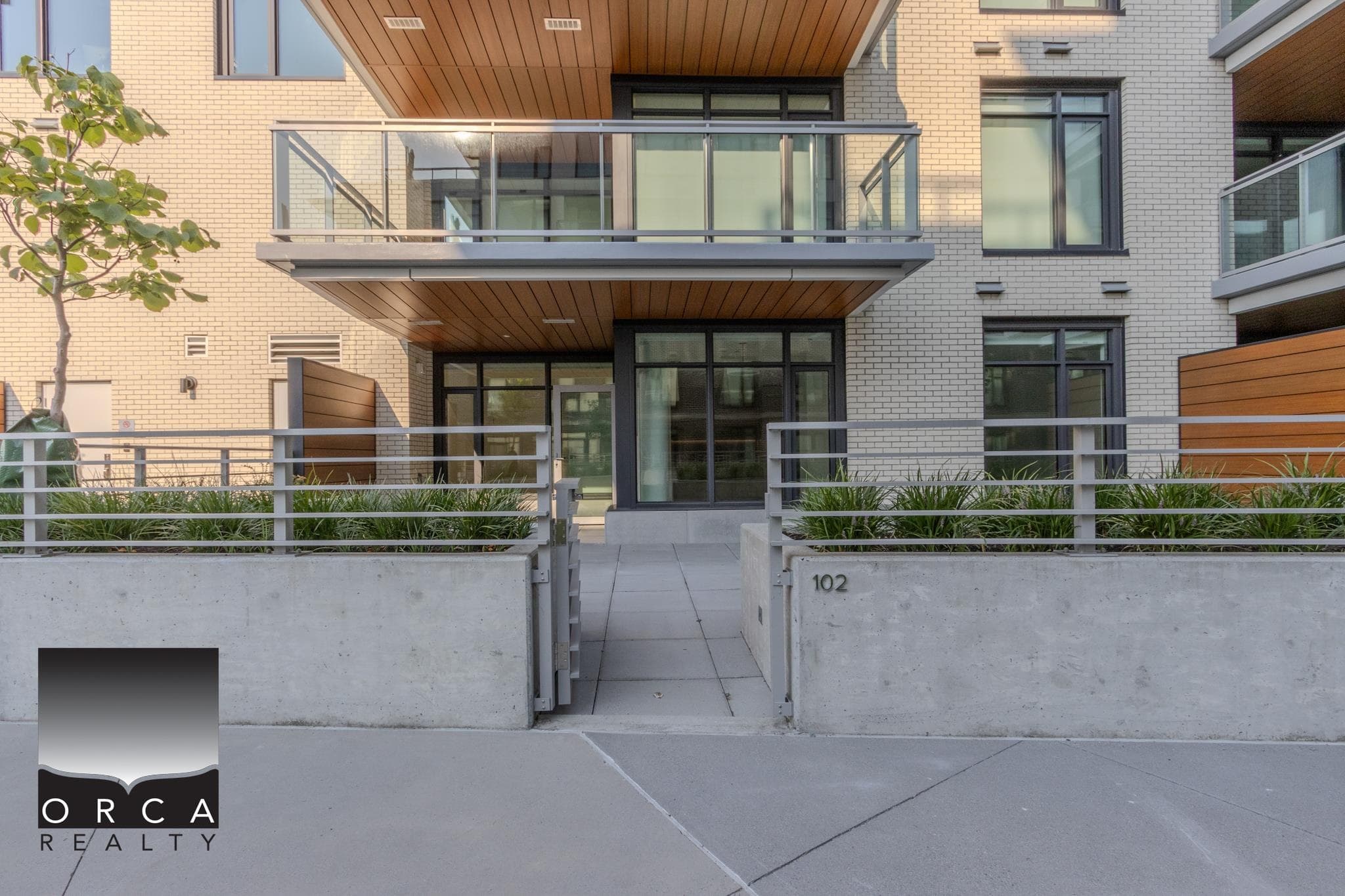 102 - 777 Harbour Way, North Vancouver, V5T 4R4 — photo 2
