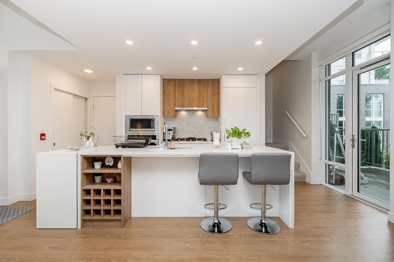 TH1 - 13387 Old Yale Rd Road, Surrey, V3T 0V6 — photo 5