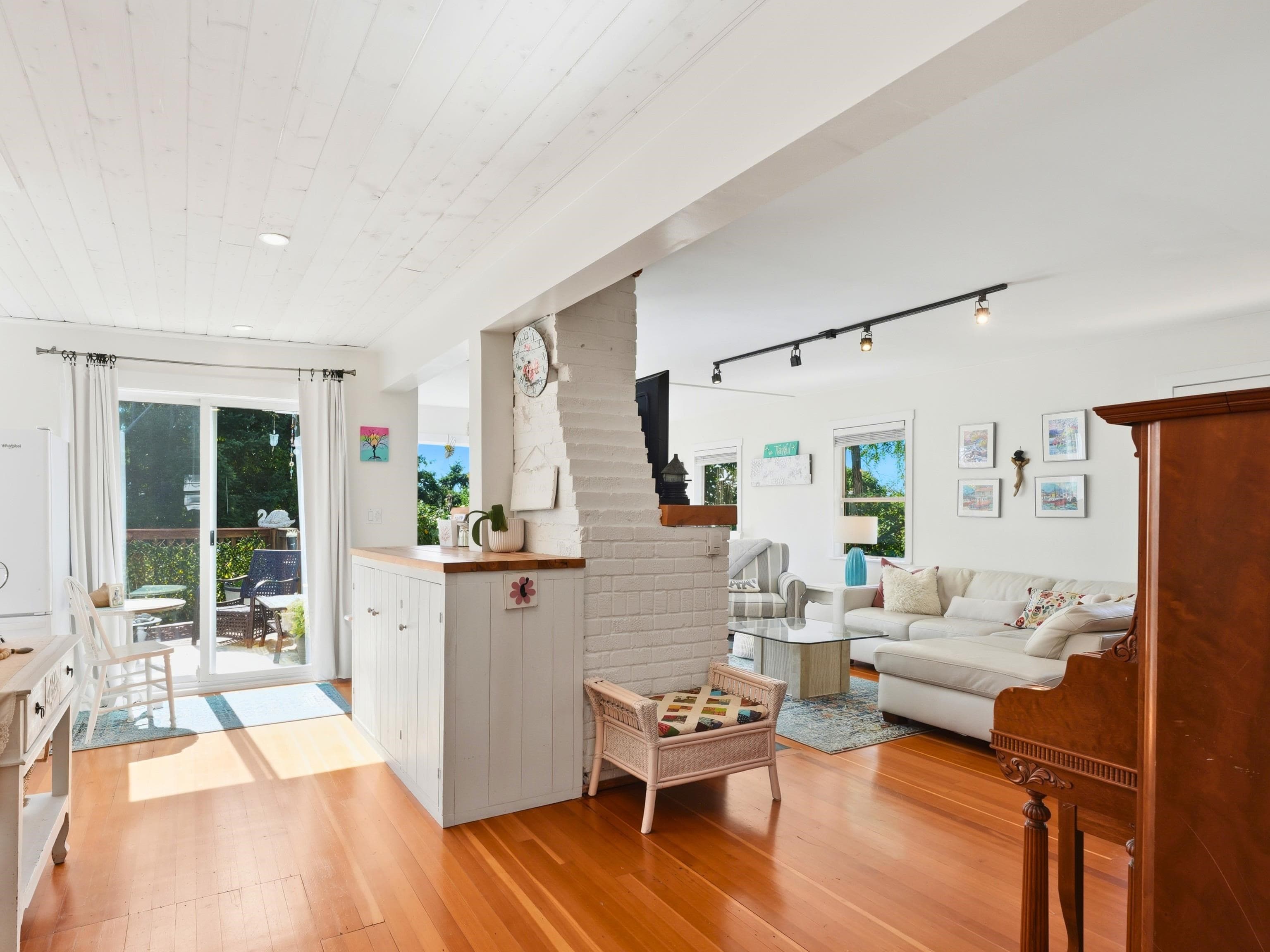557 North Fletcher Road, Gibsons, V0N 1V9 — photo 2