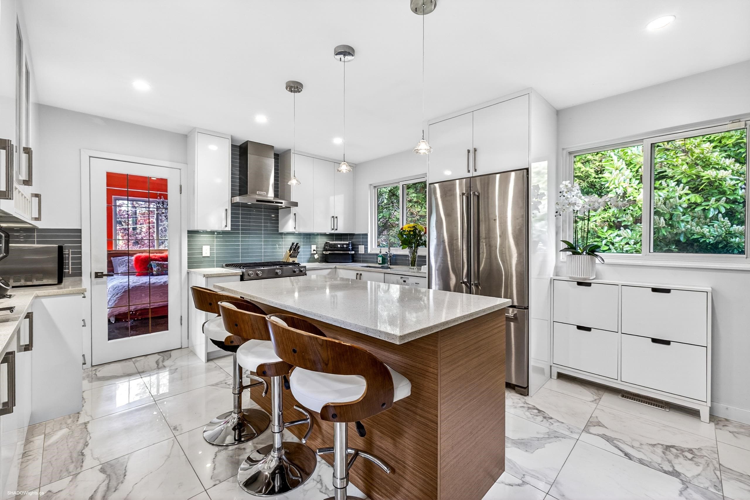 6858 Patterson Avenue, Burnaby, V5J 3N6 — photo 2