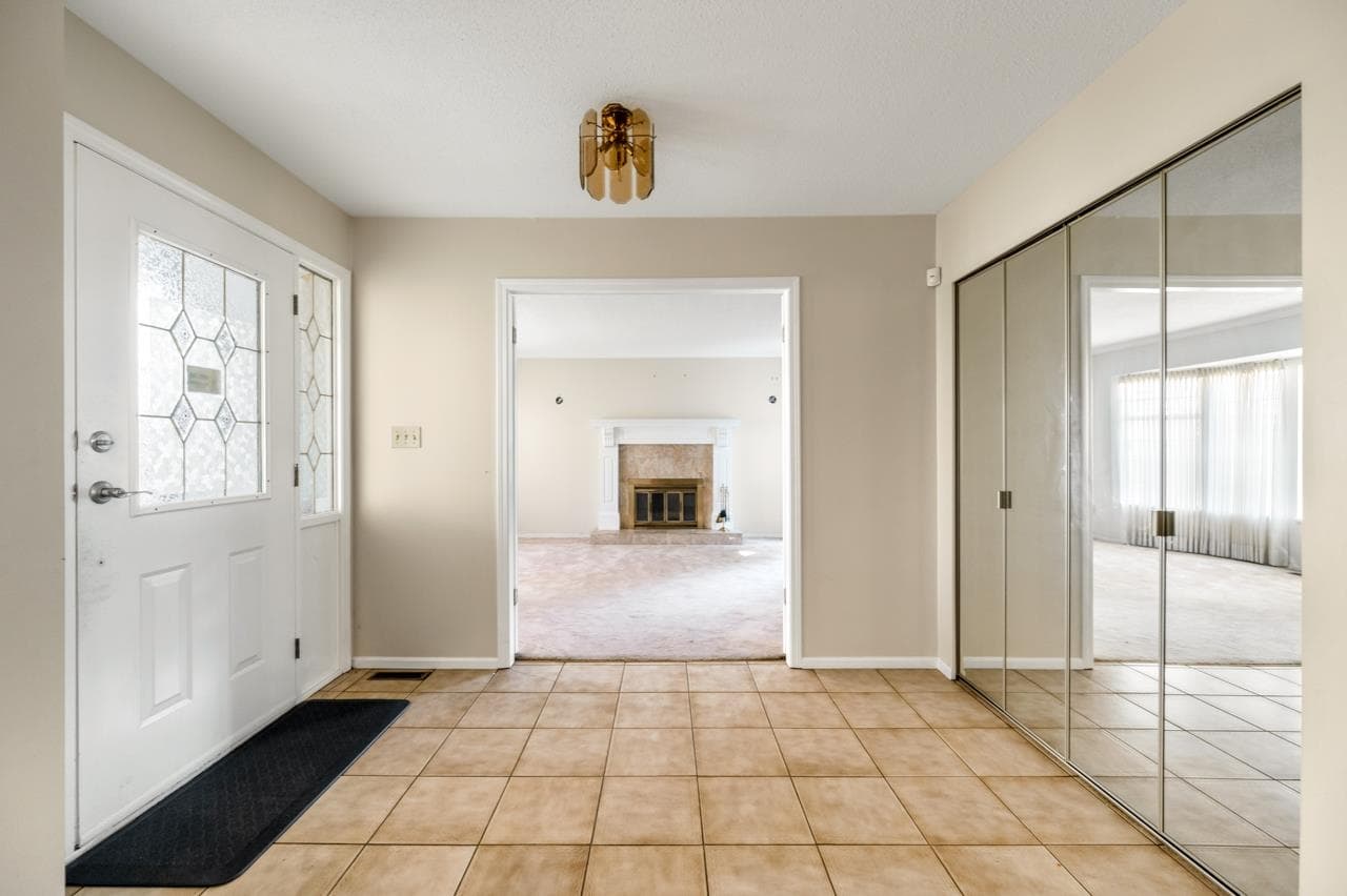 5811 Pearl Court, Richmond, V7C 5E5 — photo 3