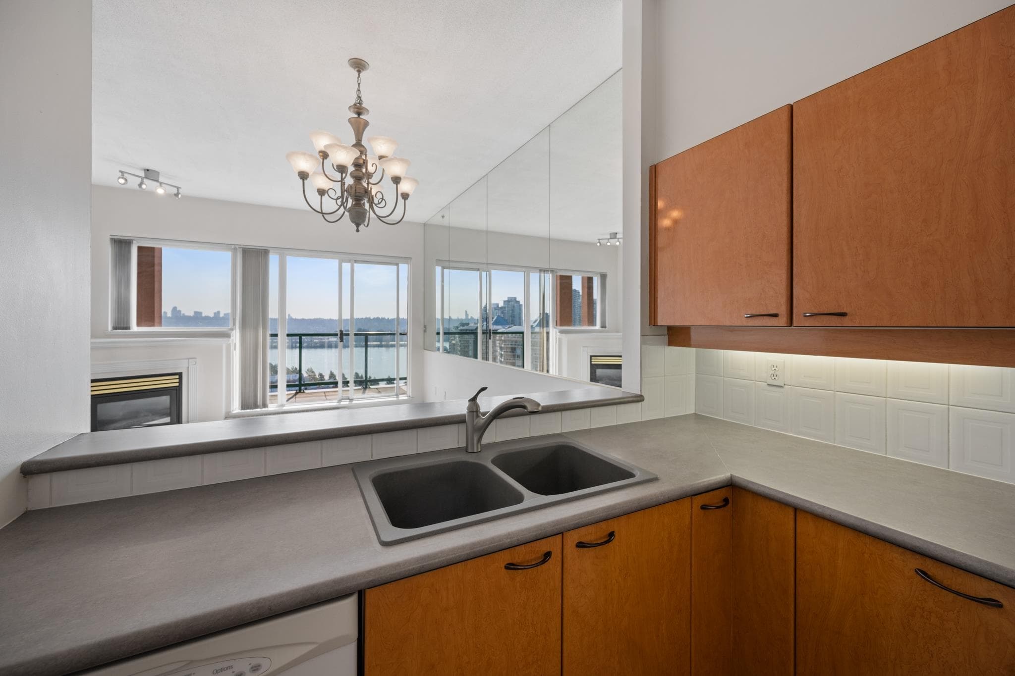 2102 - 10 Laguna Court, New Westminster, V3M 6W3 — photo 2