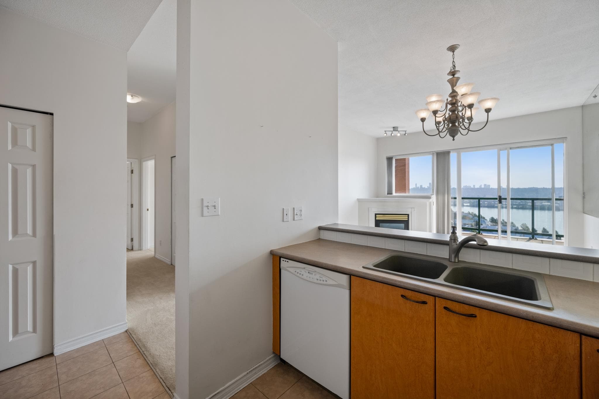 2102 - 10 Laguna Court, New Westminster, V3M 6W3 — photo 5