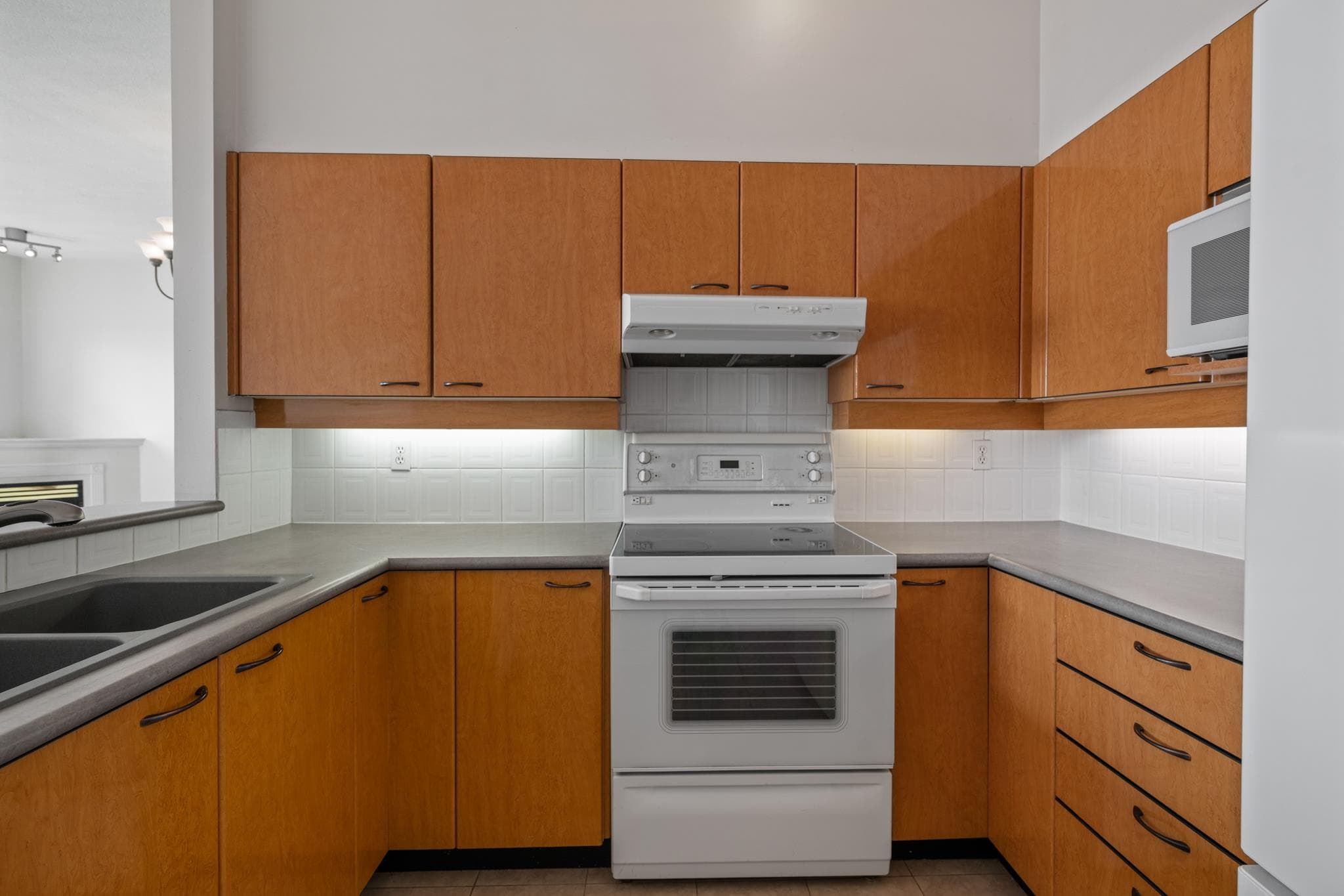 2102 - 10 Laguna Court, New Westminster, V3M 6W3 — photo 4