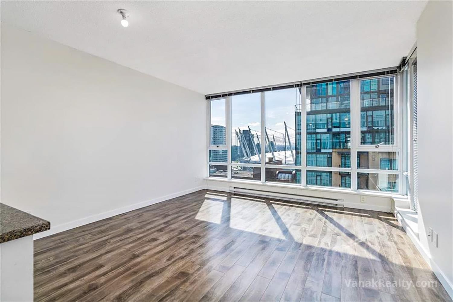 2105 - 233 Robson Street, Vancouver, V6B 0E8 — photo 2