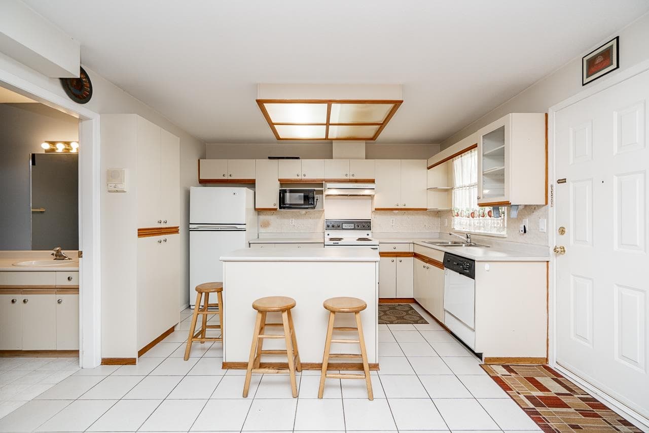B - 6984 Linden Avenue, Burnaby, V5E 3G6 — photo 5