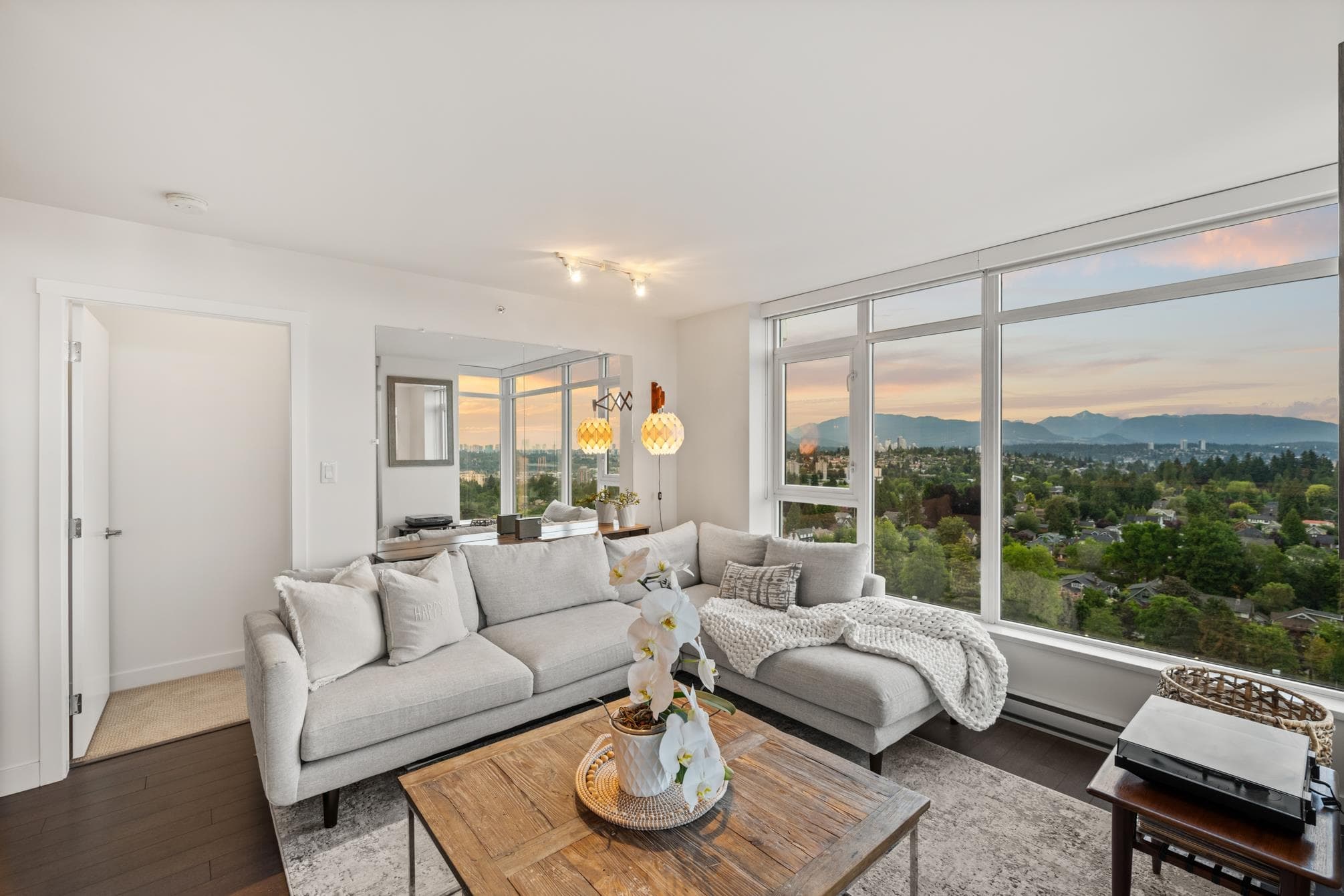 2101 - 608 Belmont Street, New Westminster, V3M 0G8 — photo 2