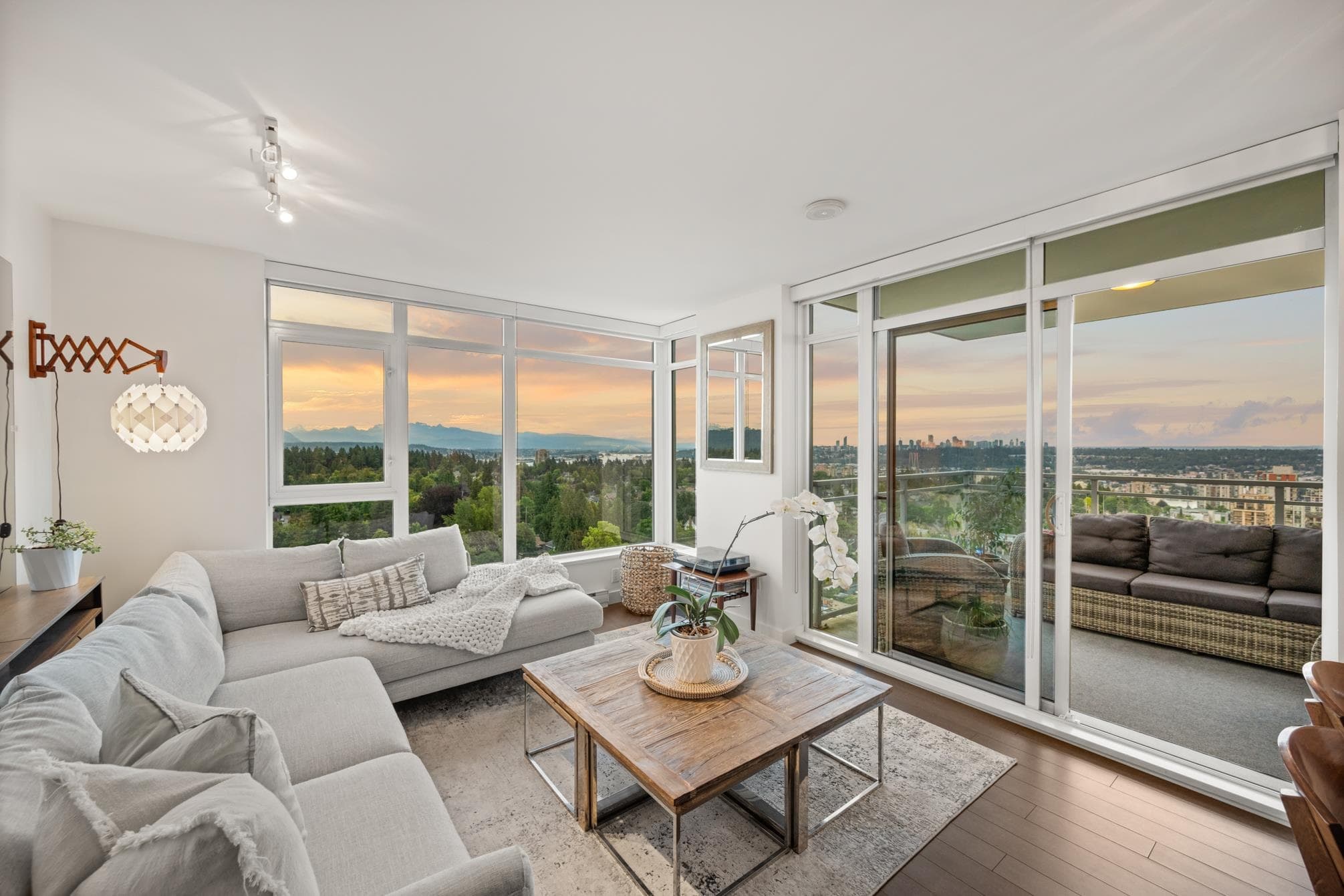 2101 - 608 Belmont Street, New Westminster, V3M 0G8 — photo 1