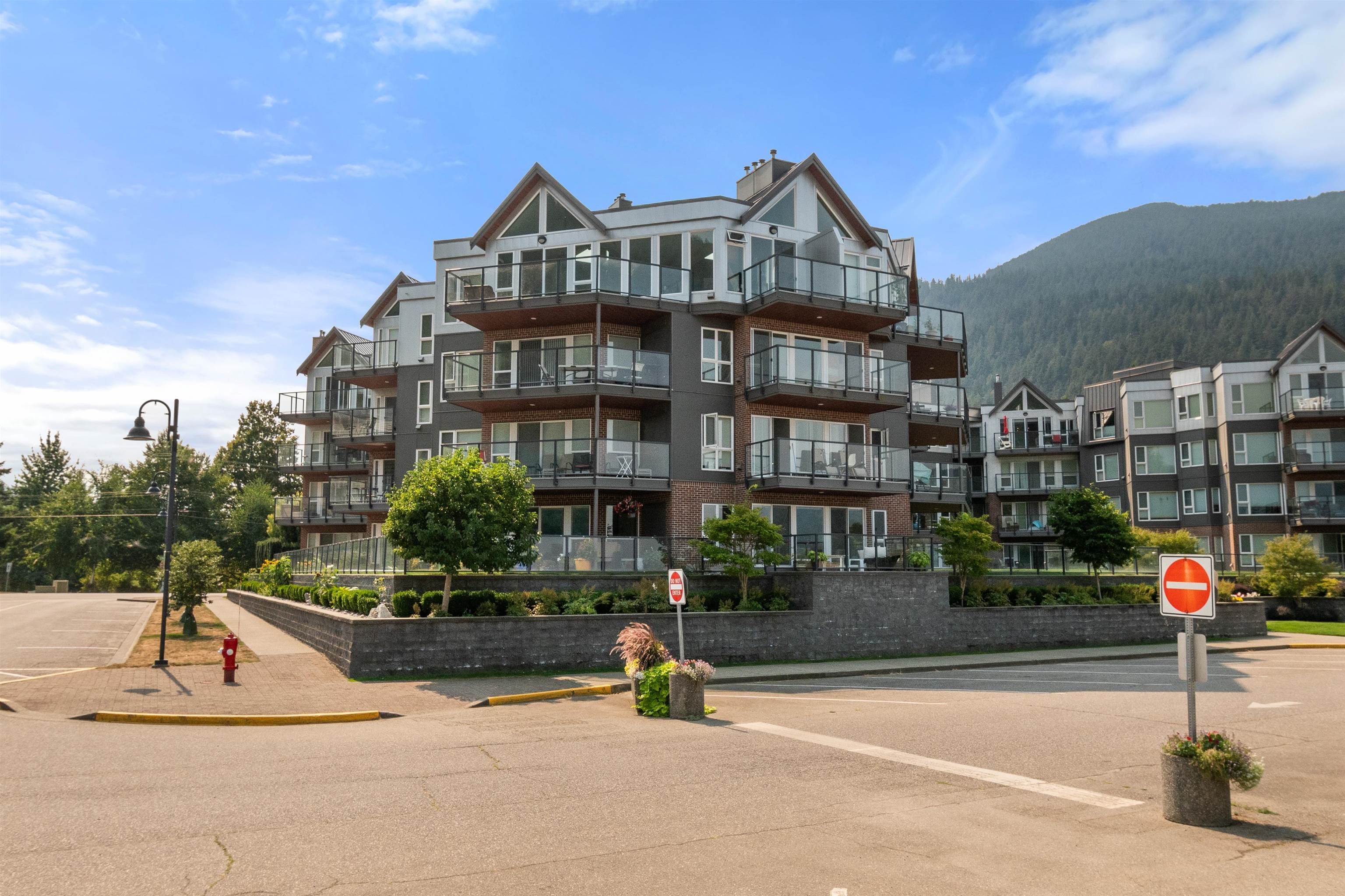 315 - 378 Esplanade Avenue, Harrison Hot Springs, V0M 1K0 — photo 1
