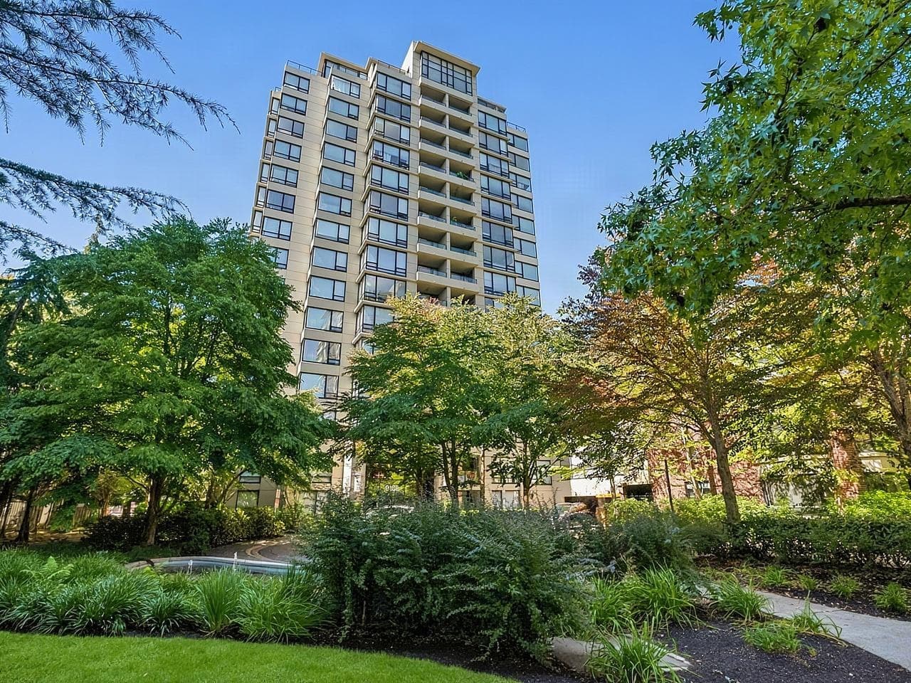 203 - 9188 Hemlock Drive, Richmond
