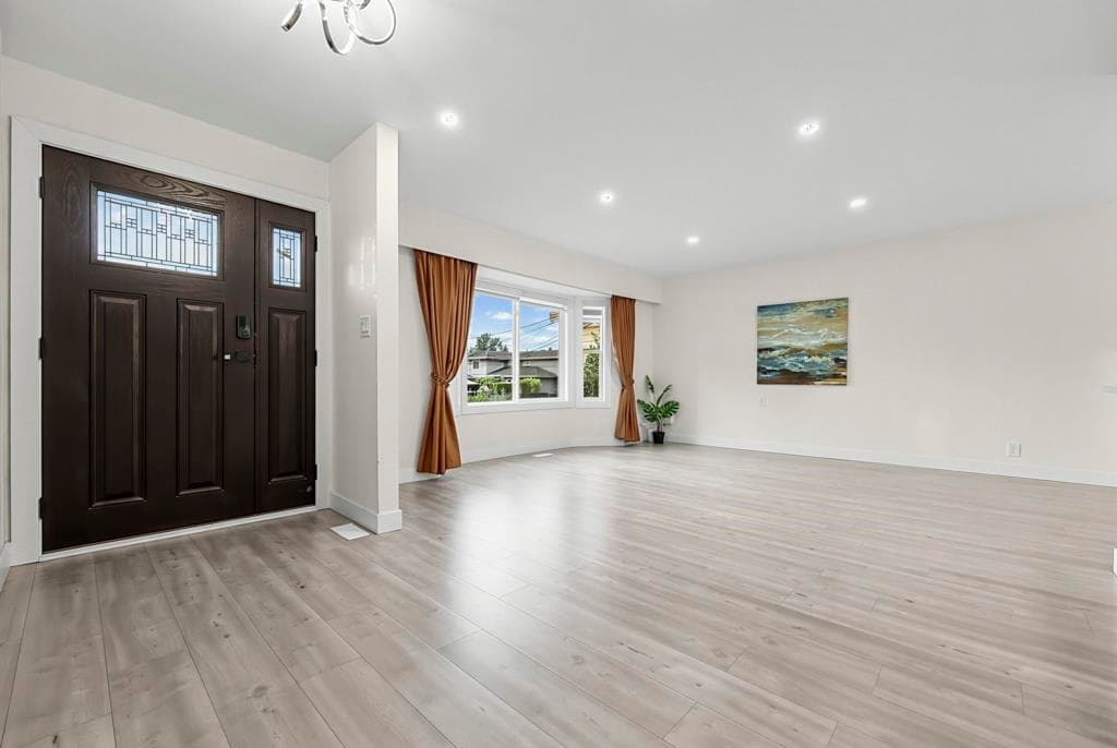 4936 Barker Crescent, Burnaby, V5G 3G5 — photo 2