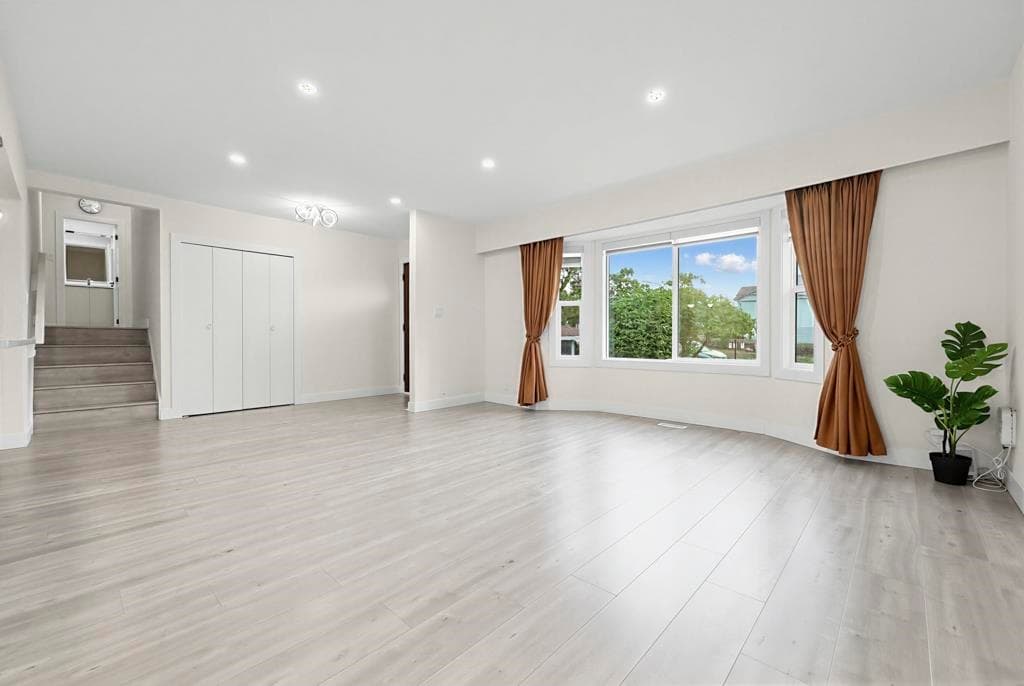 4936 Barker Crescent, Burnaby, V5G 3G5 — photo 4