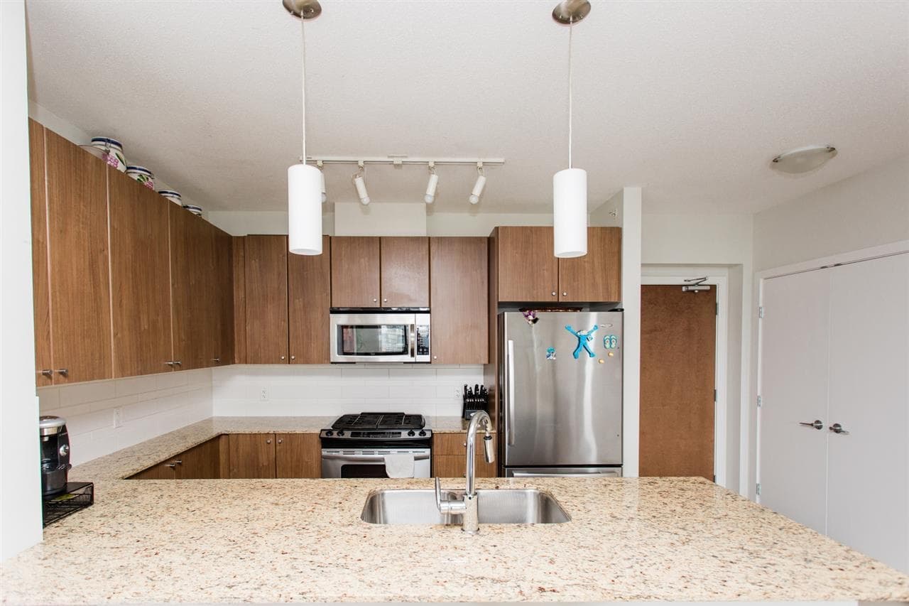 1005 - 280 Ross Drive, New Westminster, V3L 0C2 — photo 1